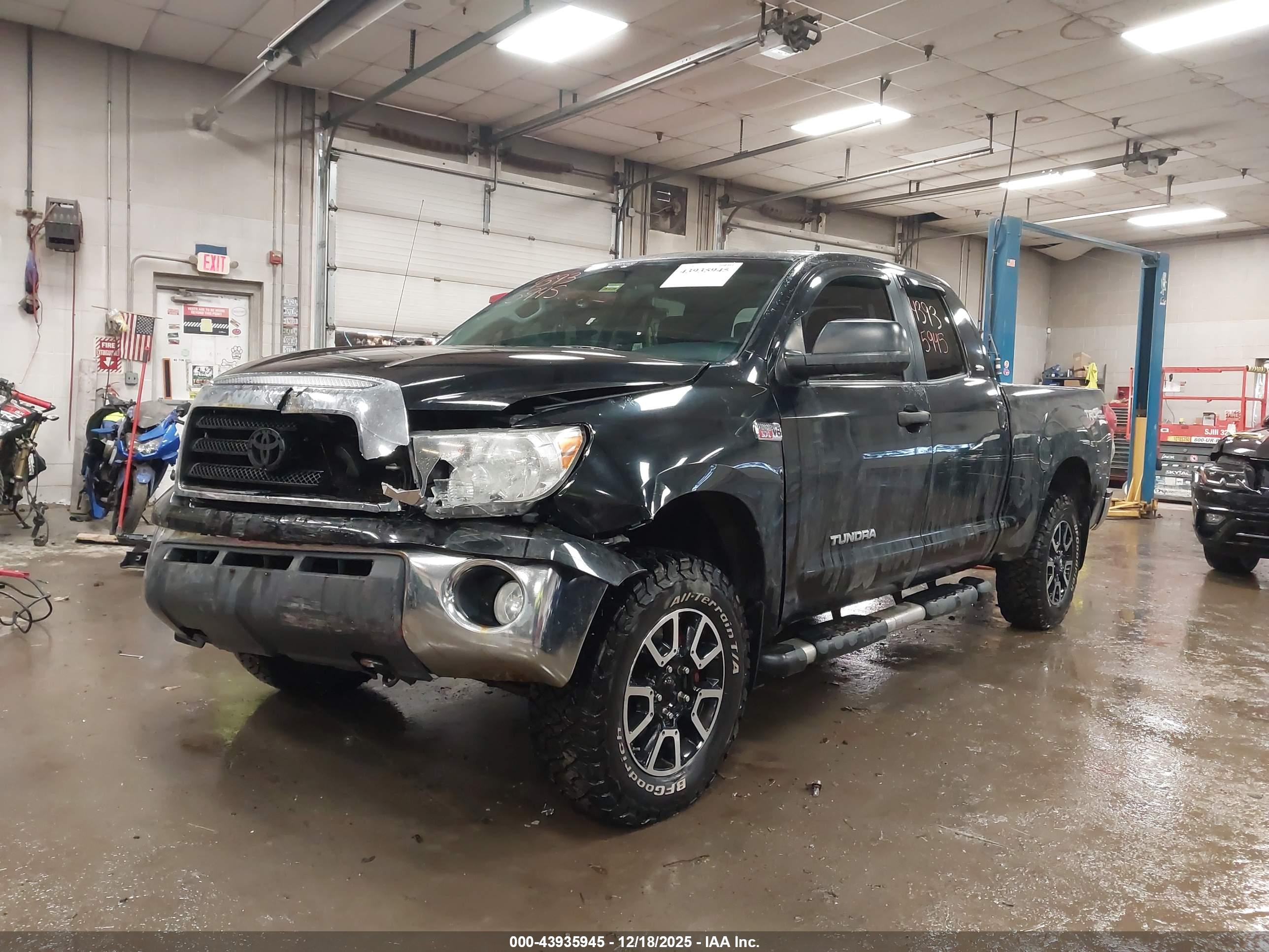 TOYOTA TUNDRA image 2
