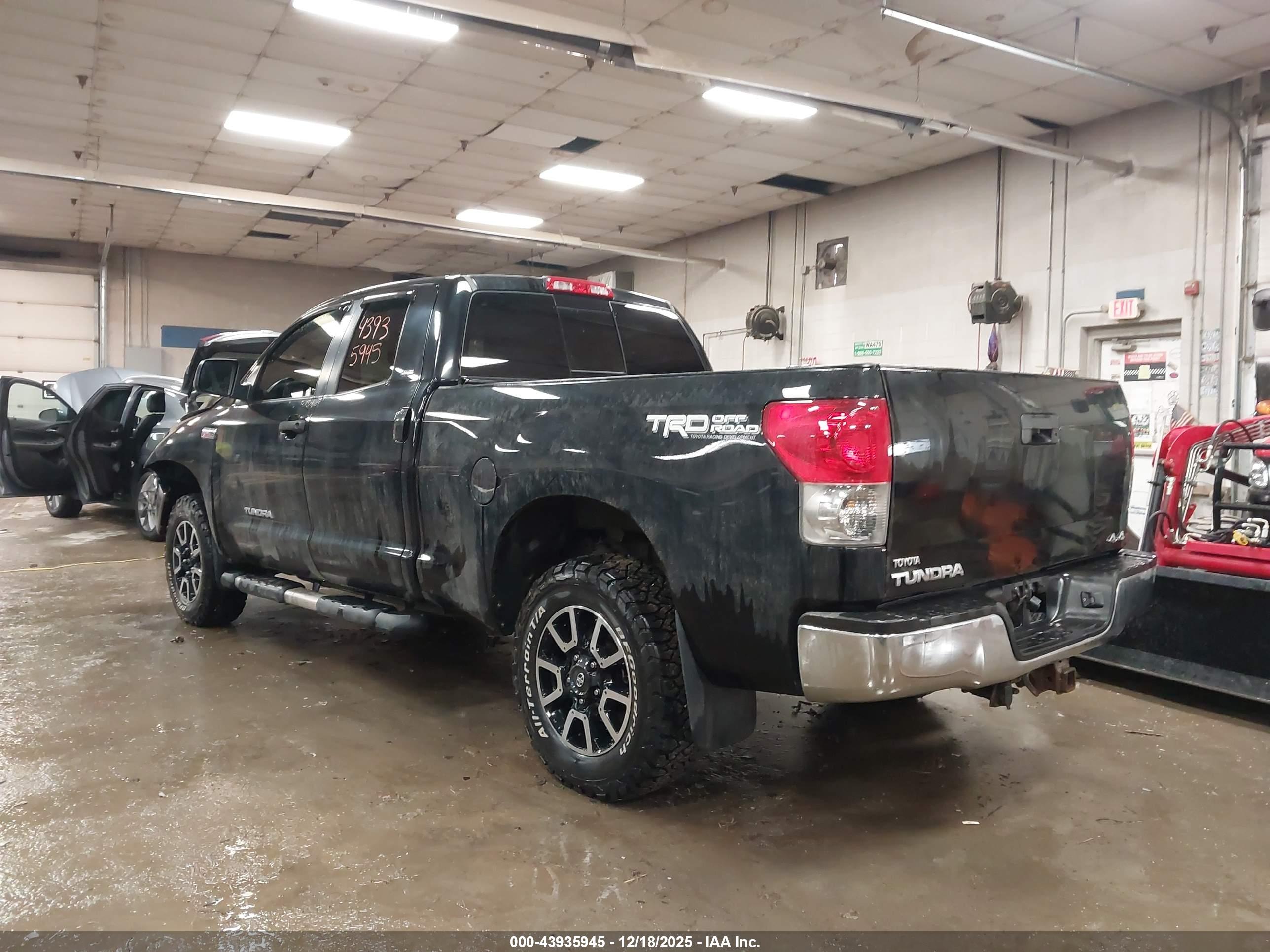TOYOTA TUNDRA image 3