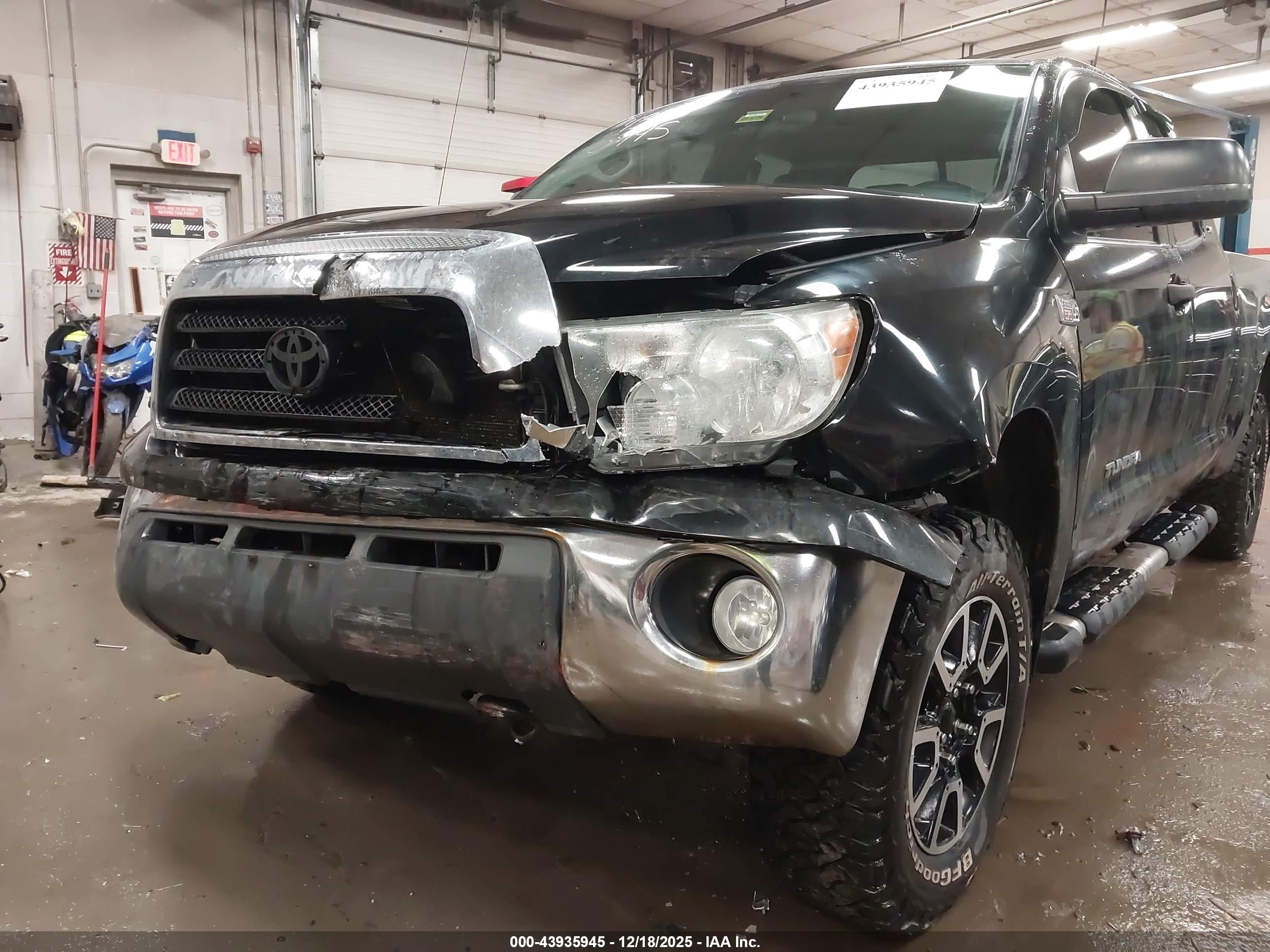 TOYOTA TUNDRA image 6