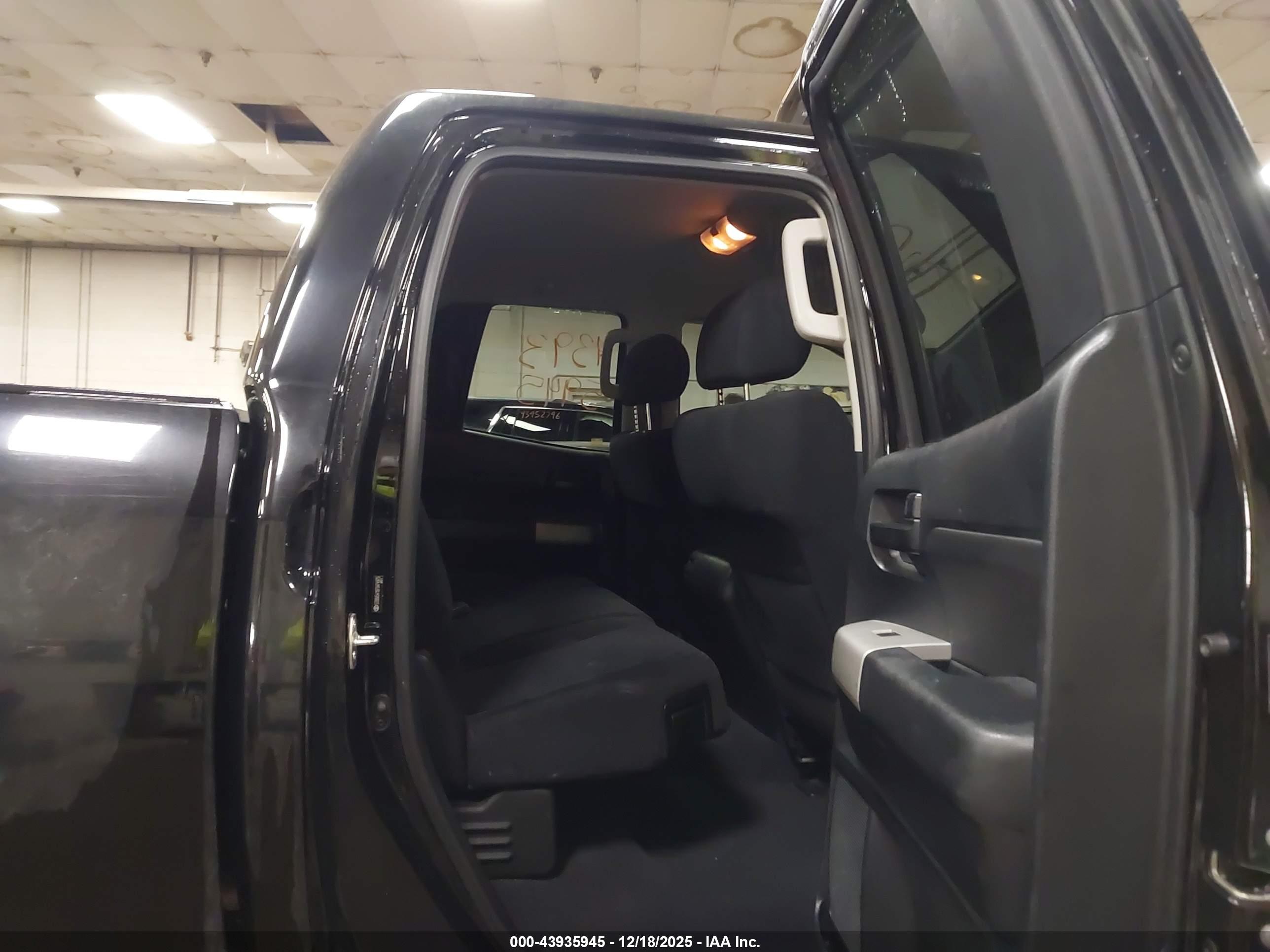 TOYOTA TUNDRA image 8