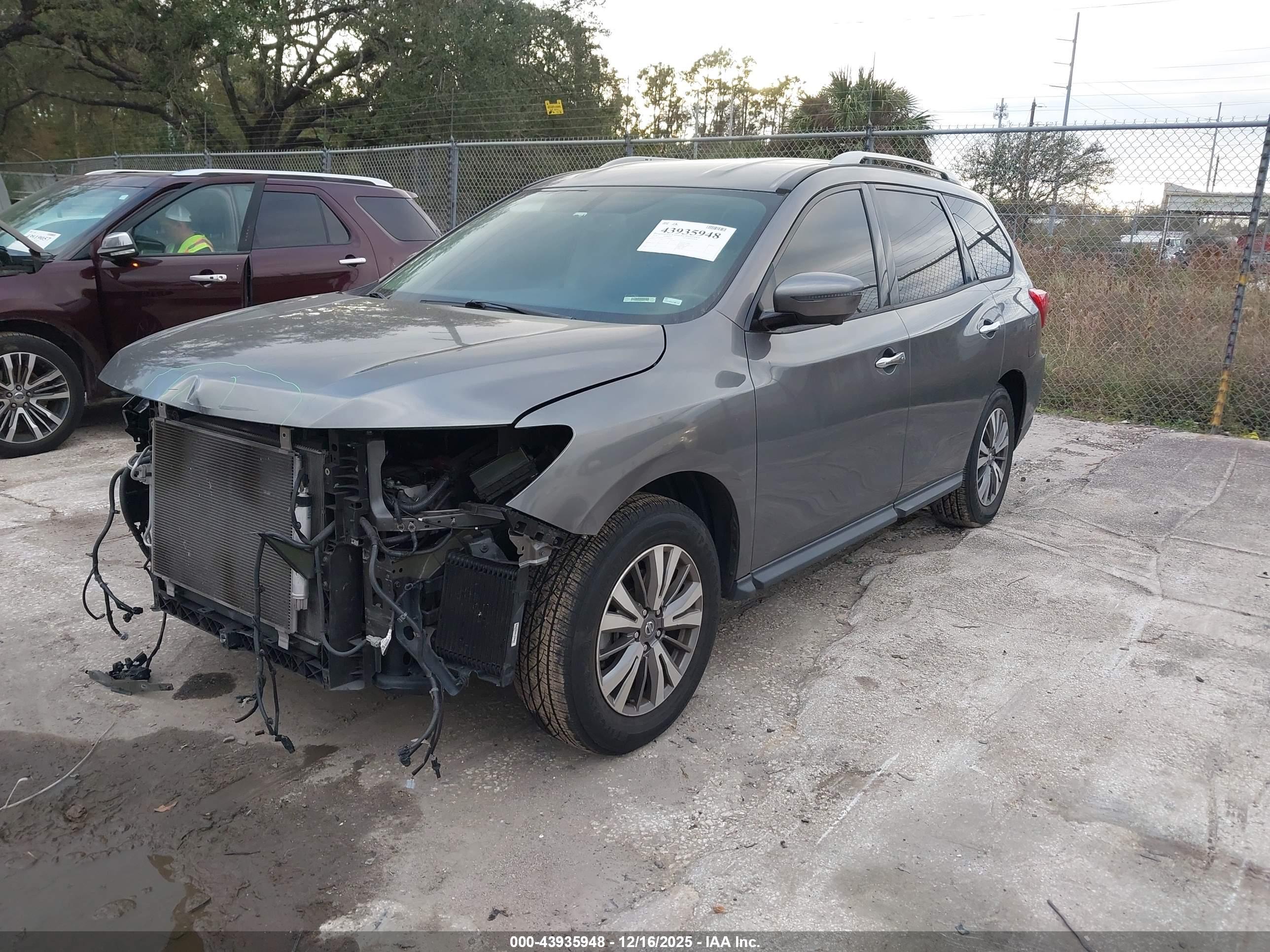NISSAN PATHFINDER image 2