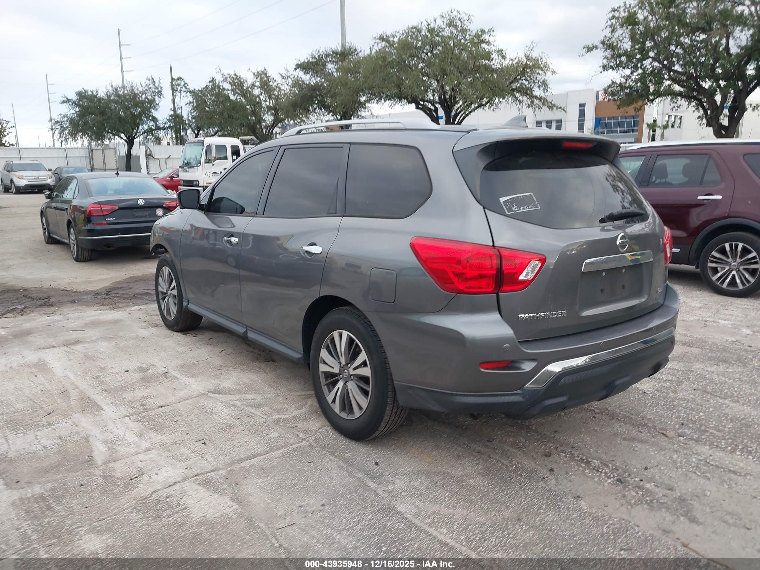 NISSAN PATHFINDER image 3