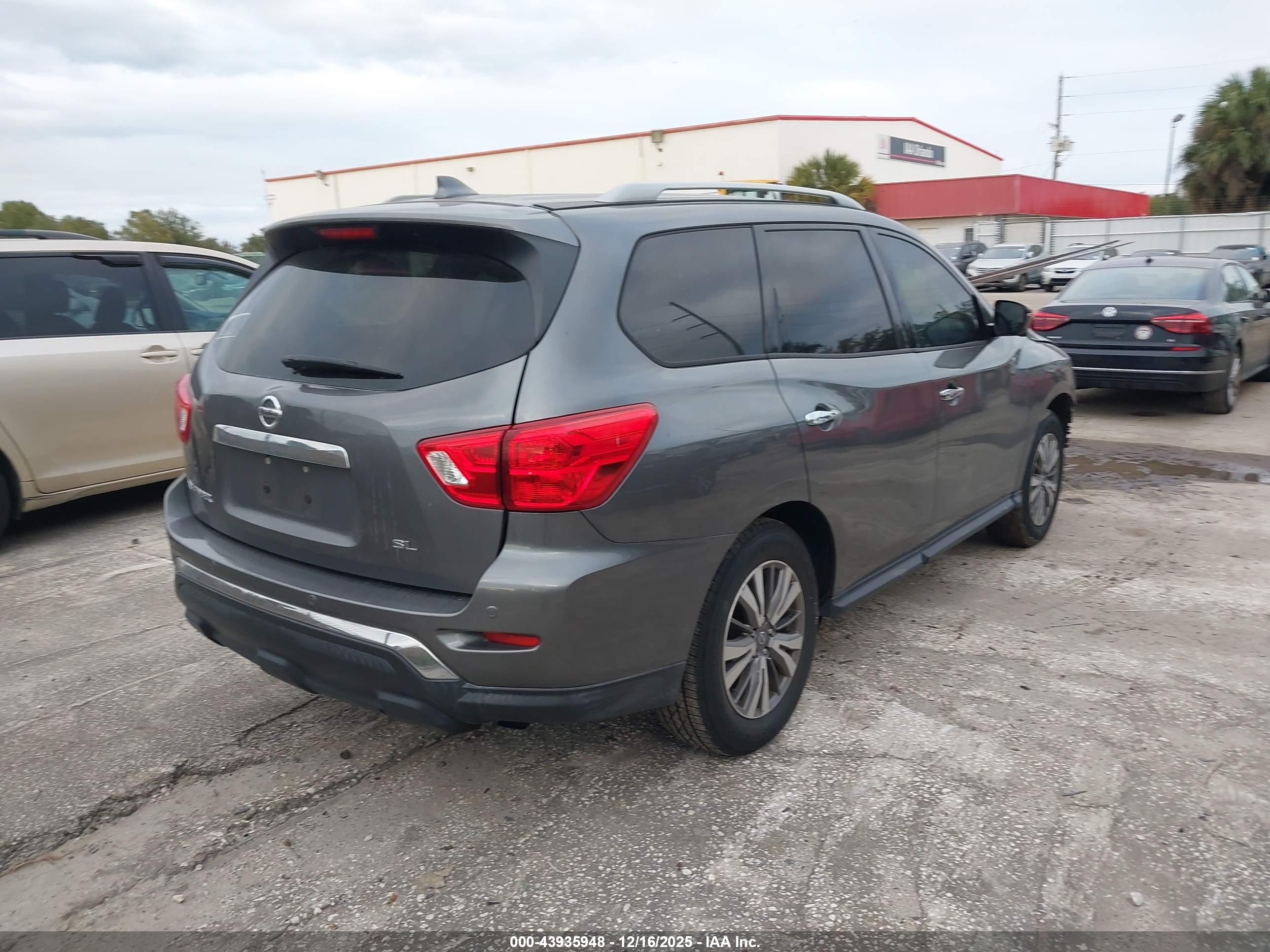 NISSAN PATHFINDER image 4