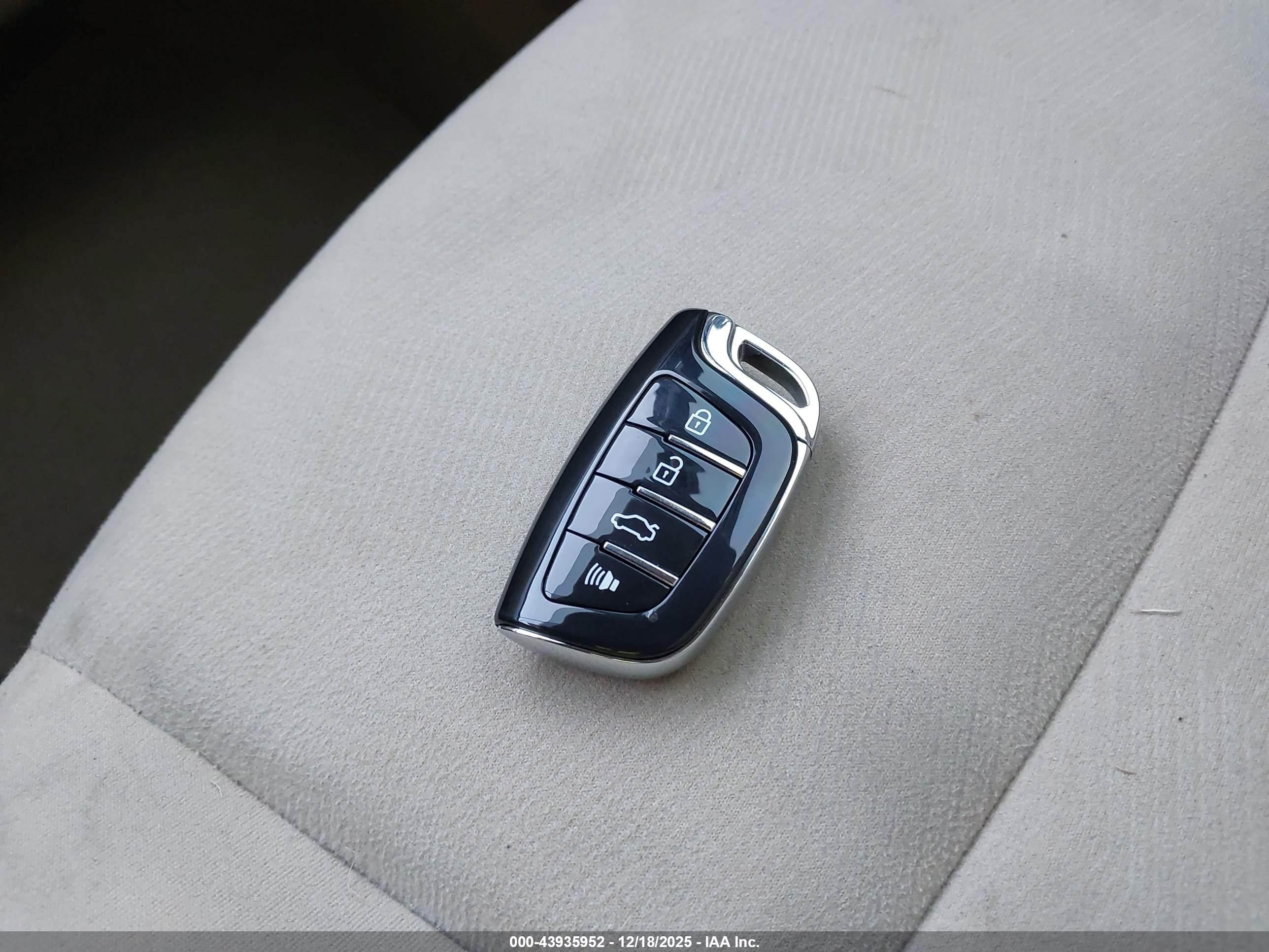 NISSAN ROGUE image 11