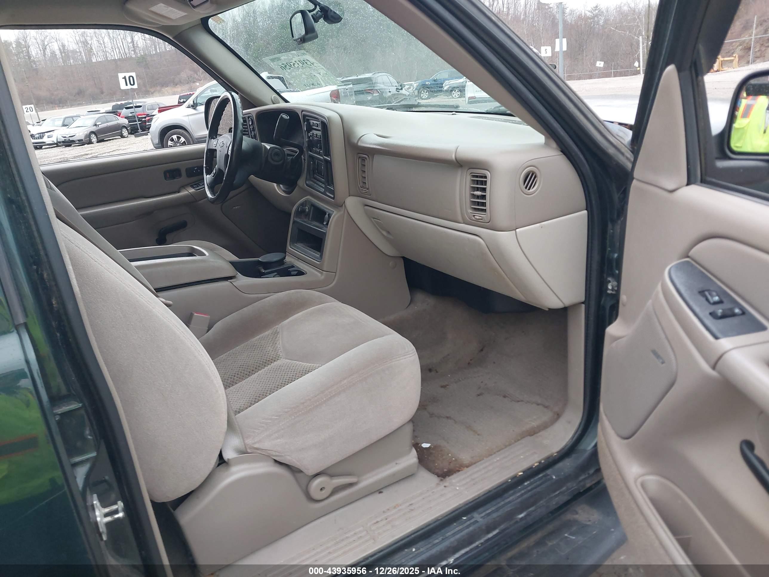 CHEVROLET TAHOE image 5