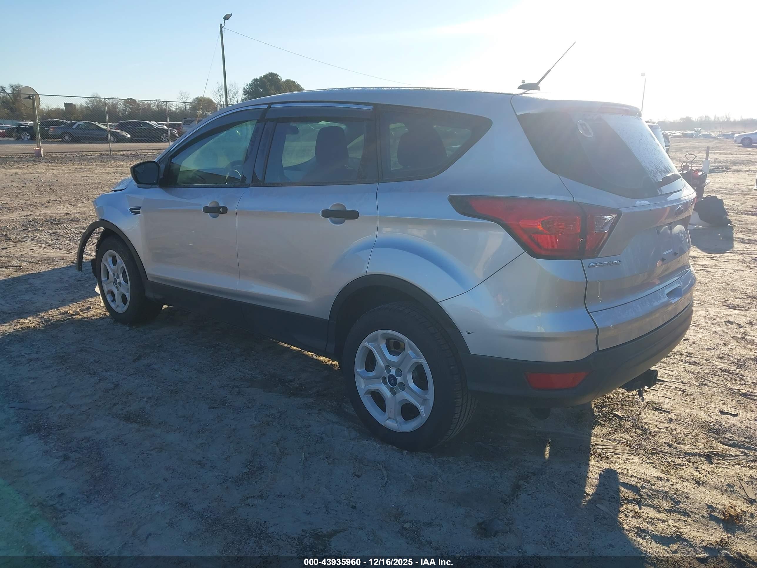FORD ESCAPE image 3
