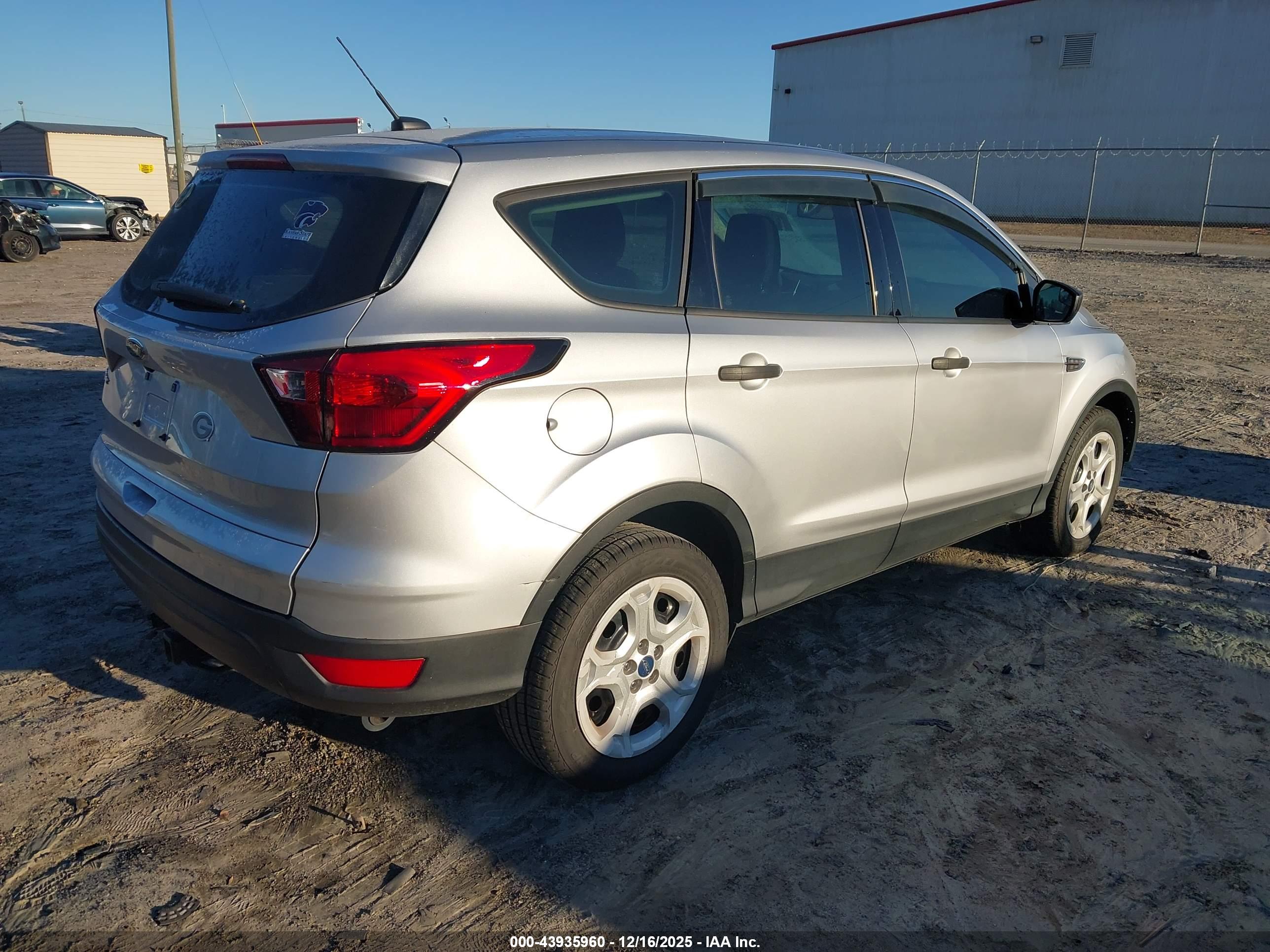 FORD ESCAPE image 4