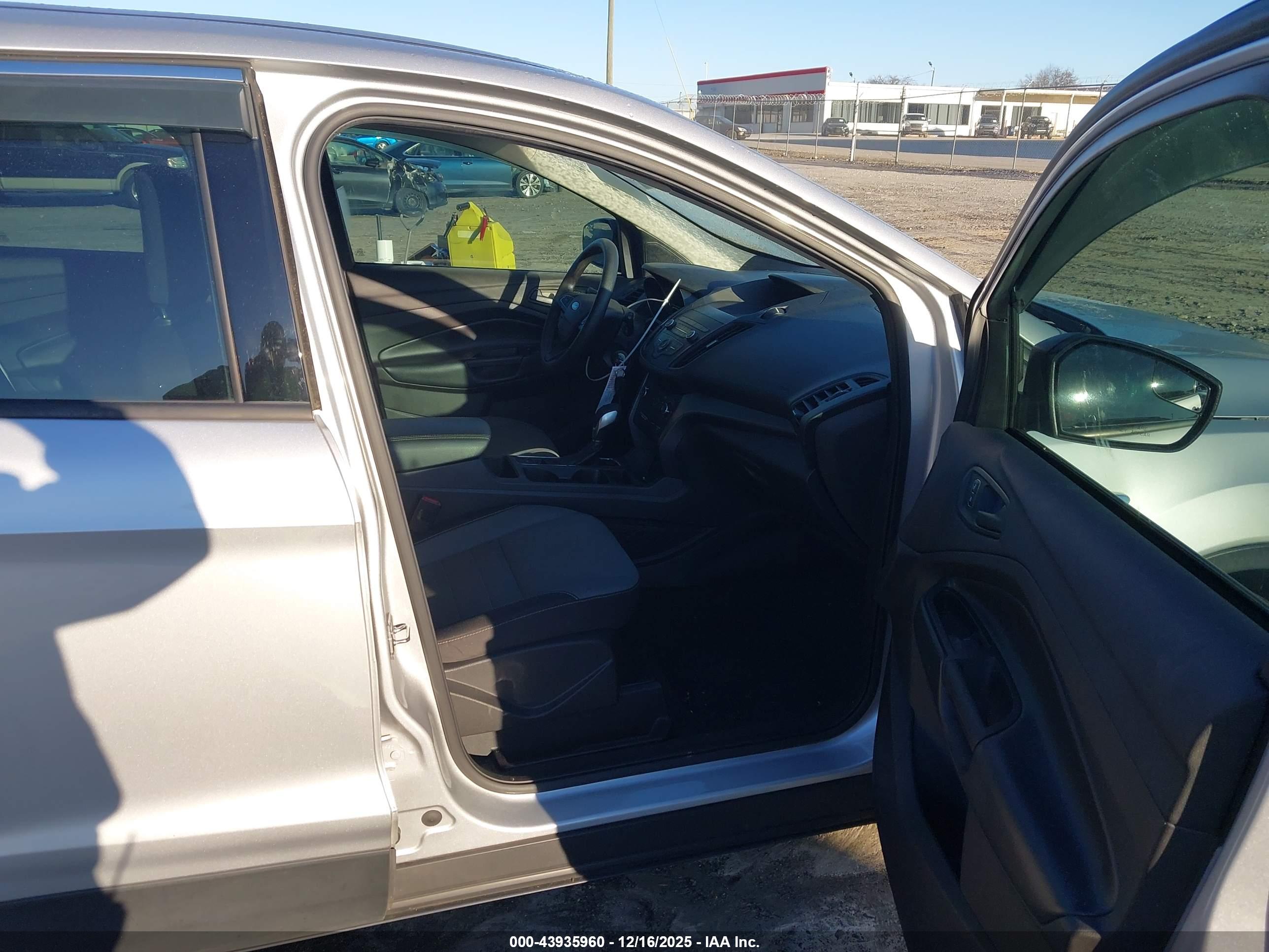 FORD ESCAPE image 5