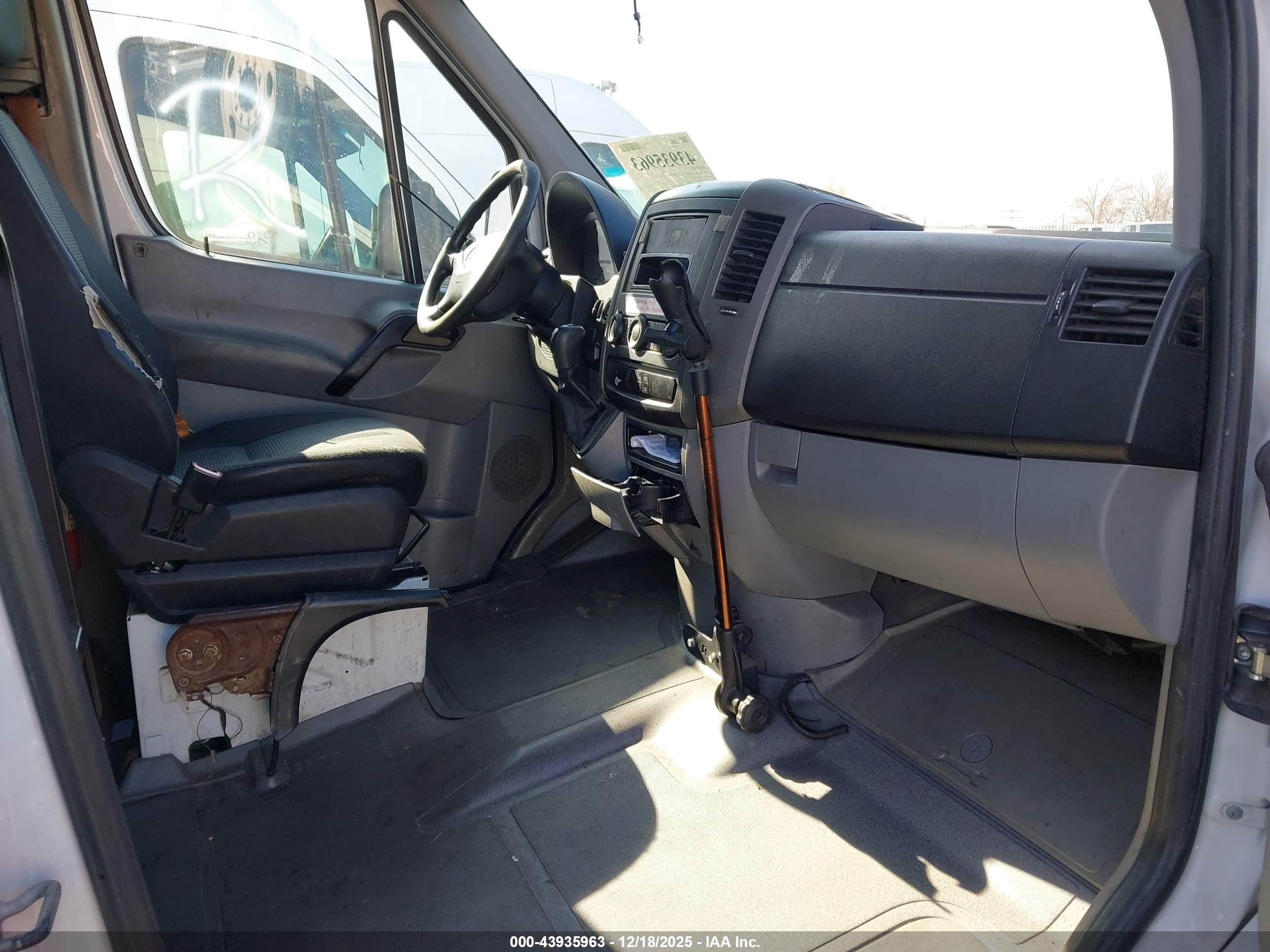 MERCEDES-BENZ SPRINTER image 5