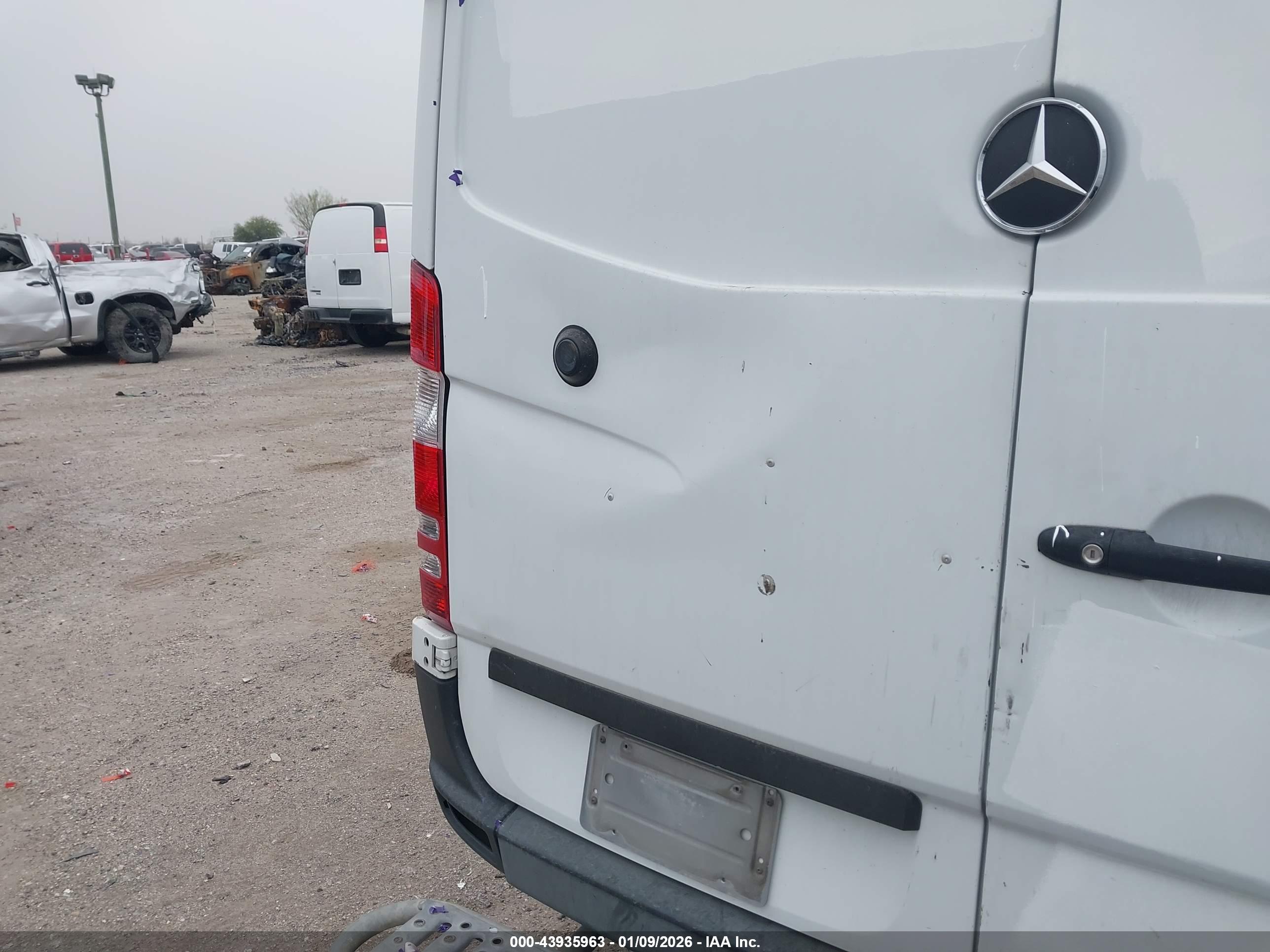 MERCEDES-BENZ SPRINTER image 6