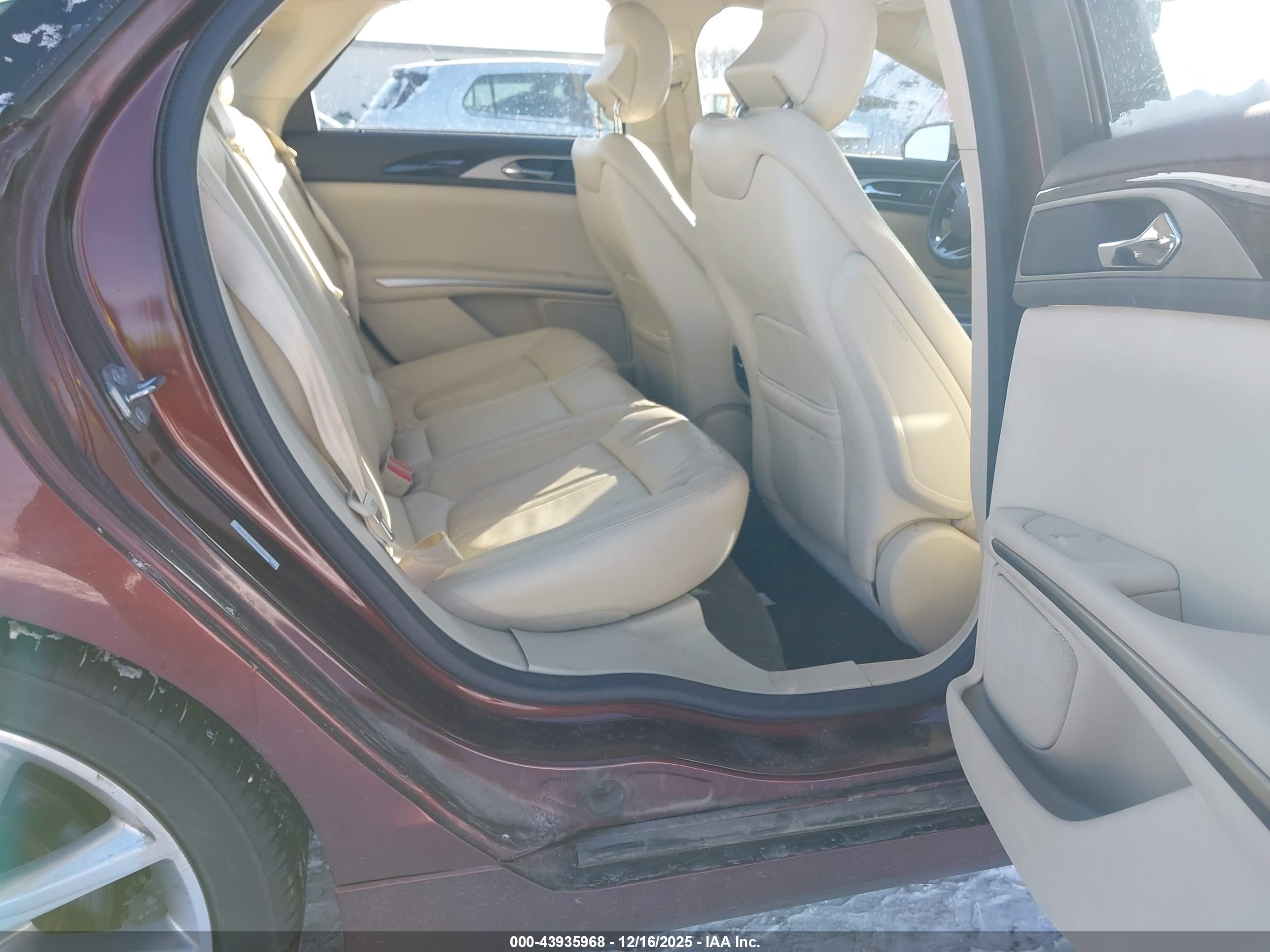 LINCOLN MKZ image 8