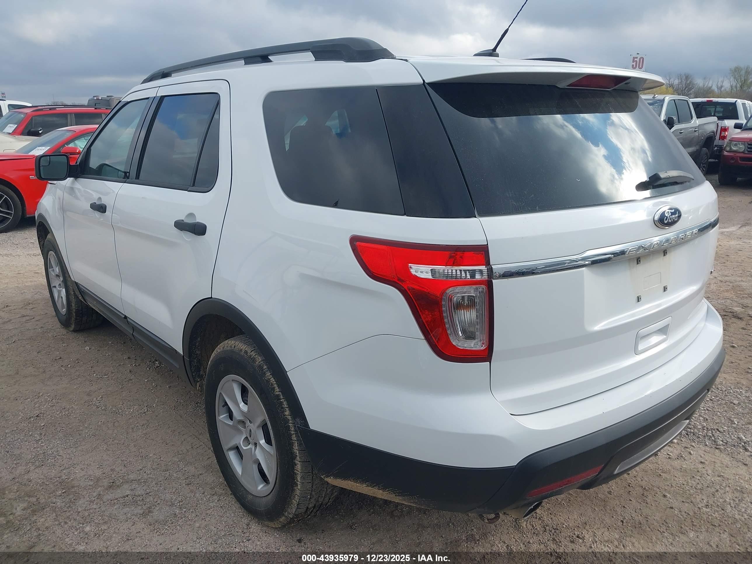 FORD EXPLORER image 3