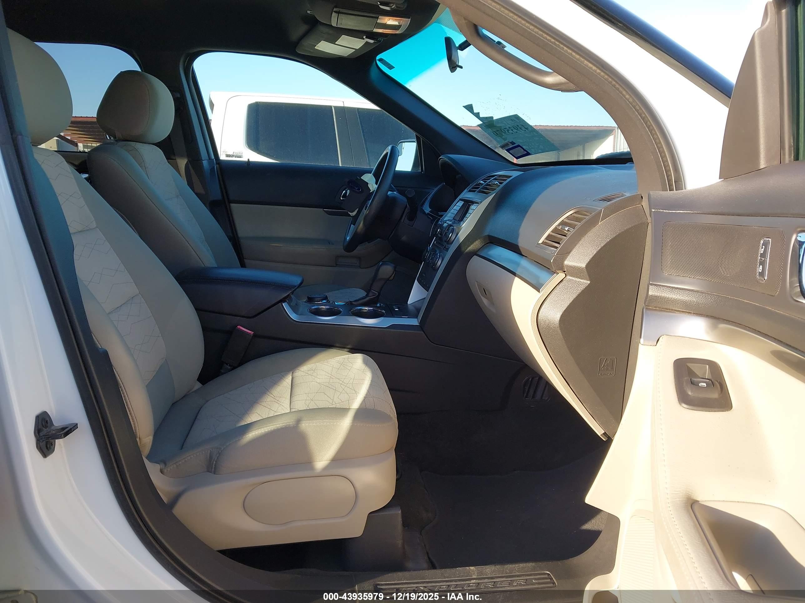 FORD EXPLORER image 5