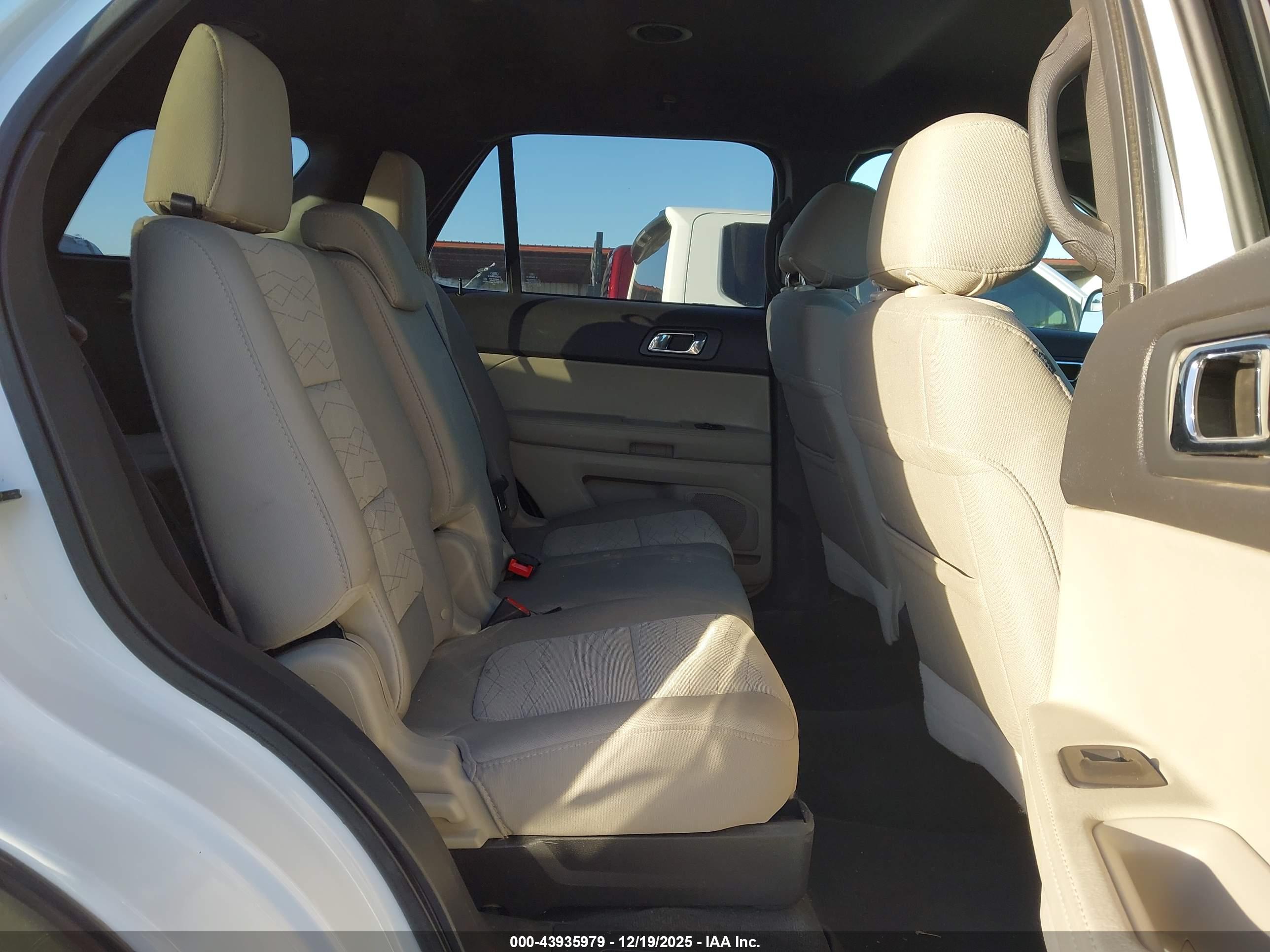 FORD EXPLORER image 8