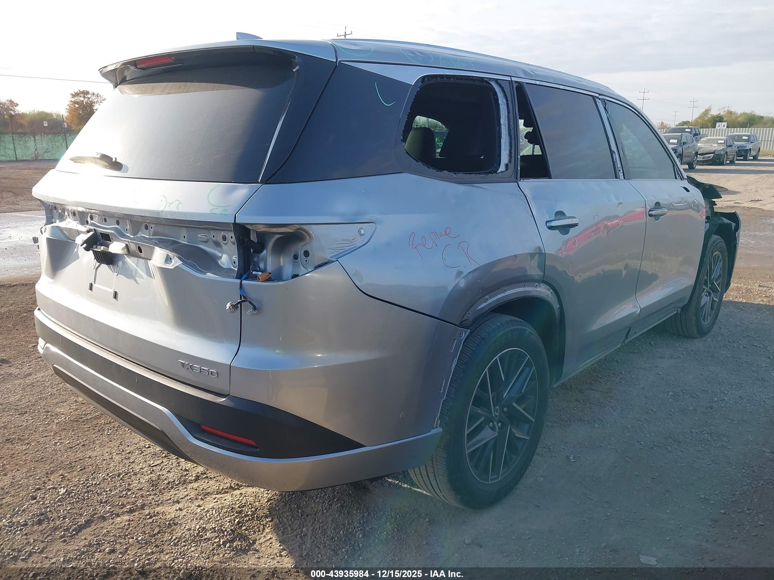 LEXUS TX image 4