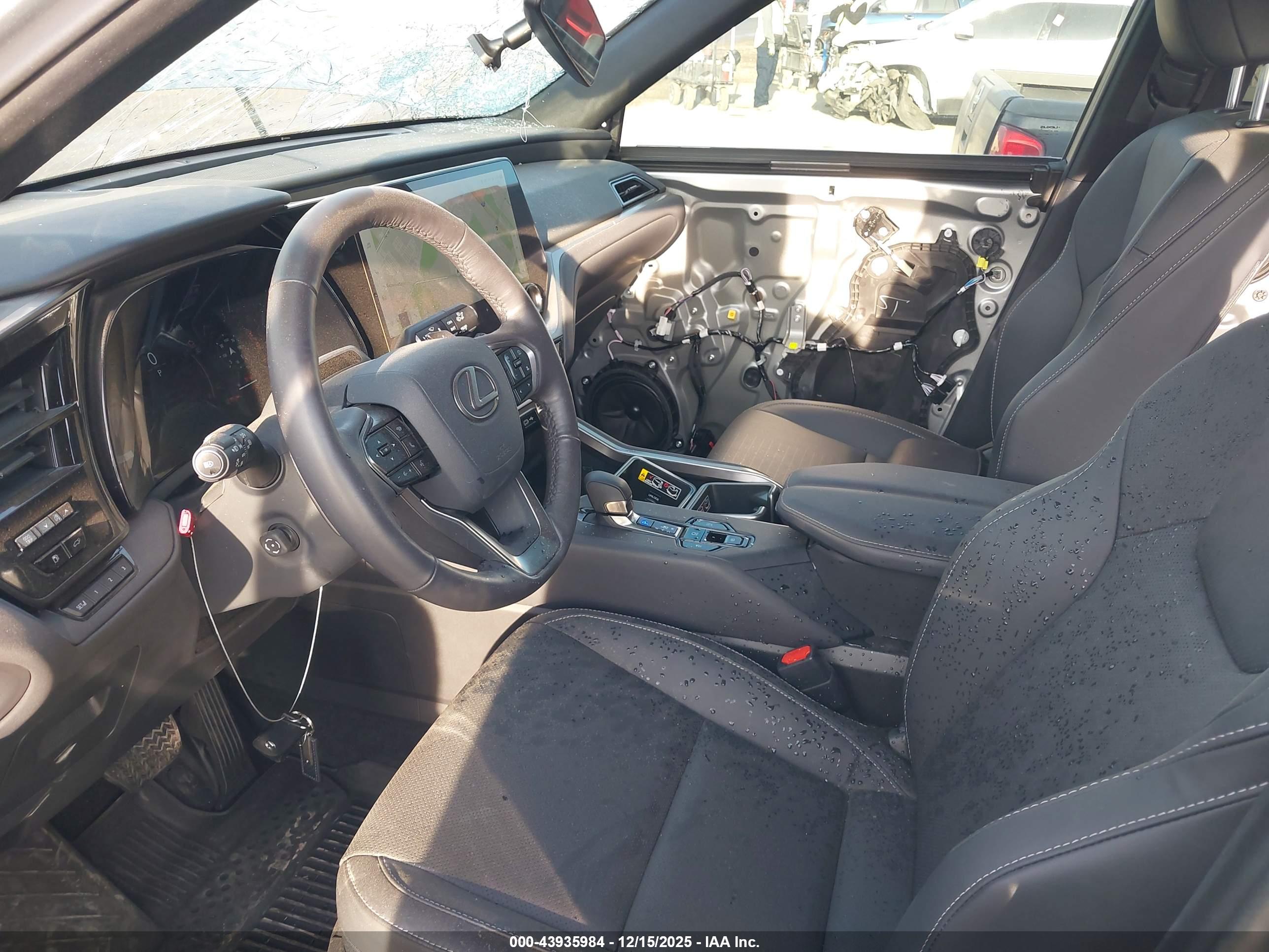 LEXUS TX image 5