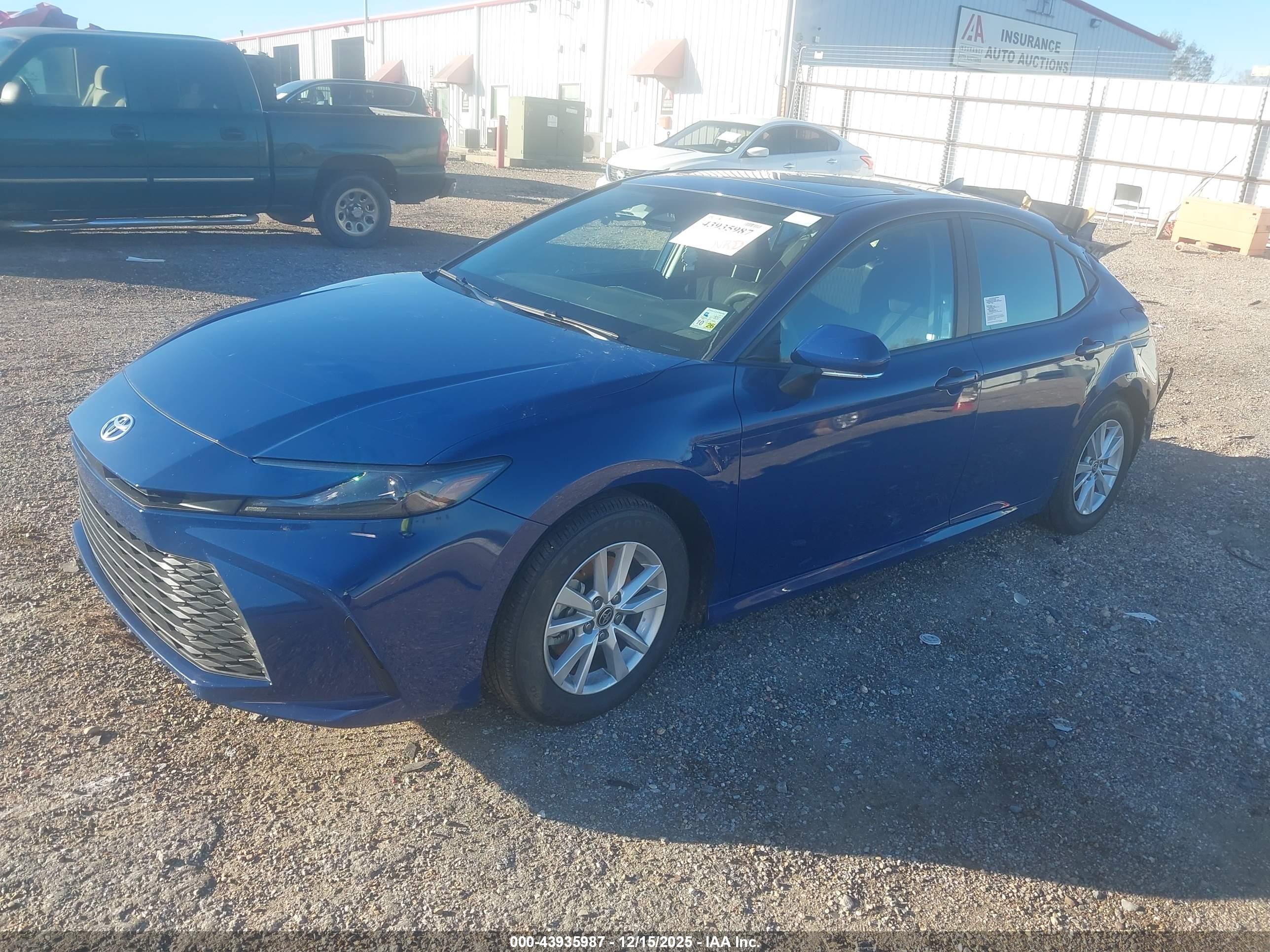 TOYOTA CAMRY image 2