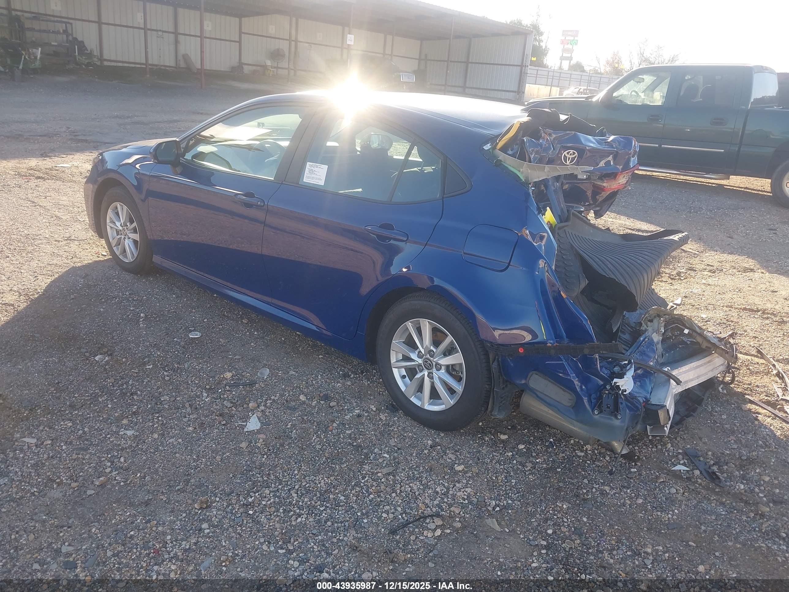 TOYOTA CAMRY image 3