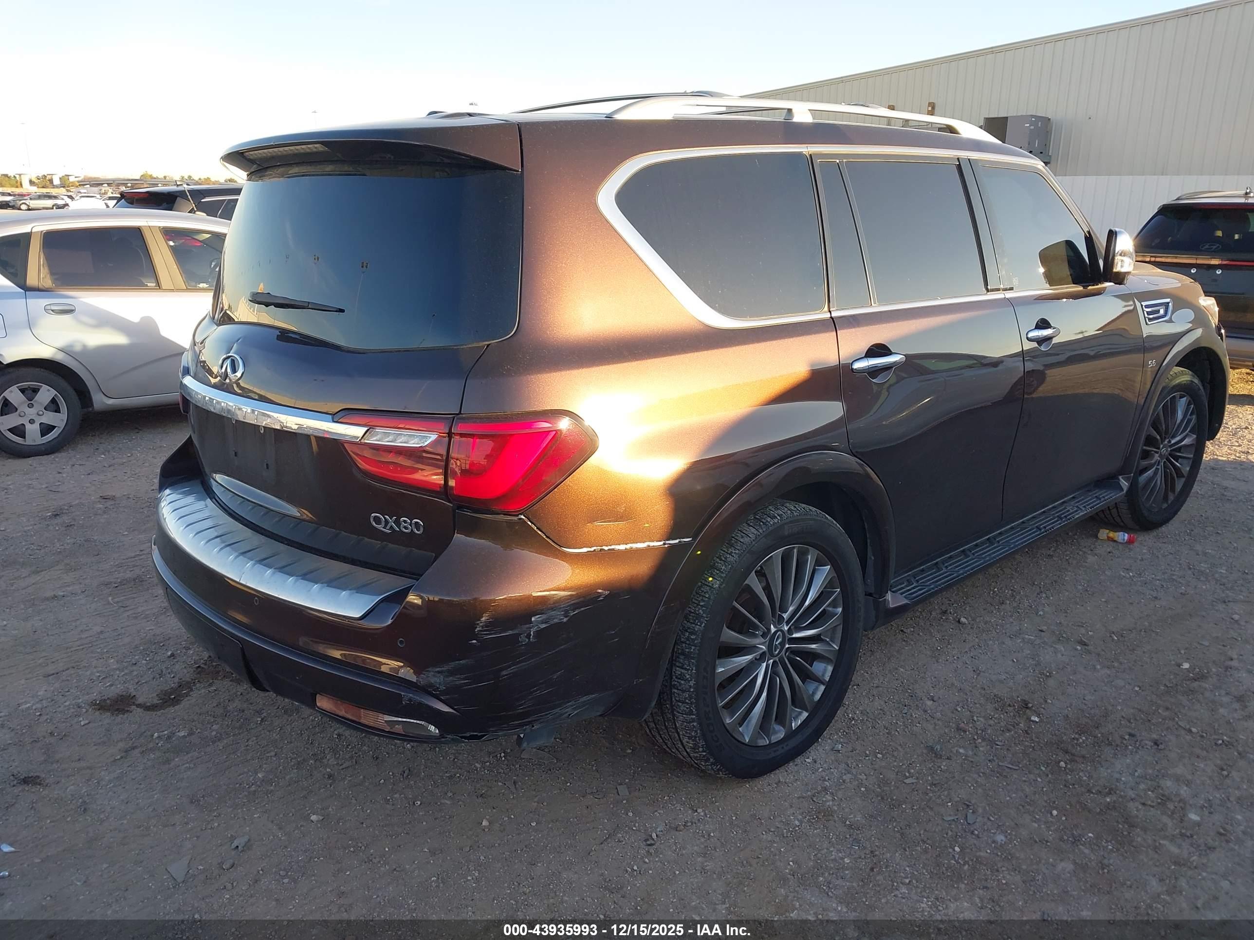 INFINITI QX80 image 4