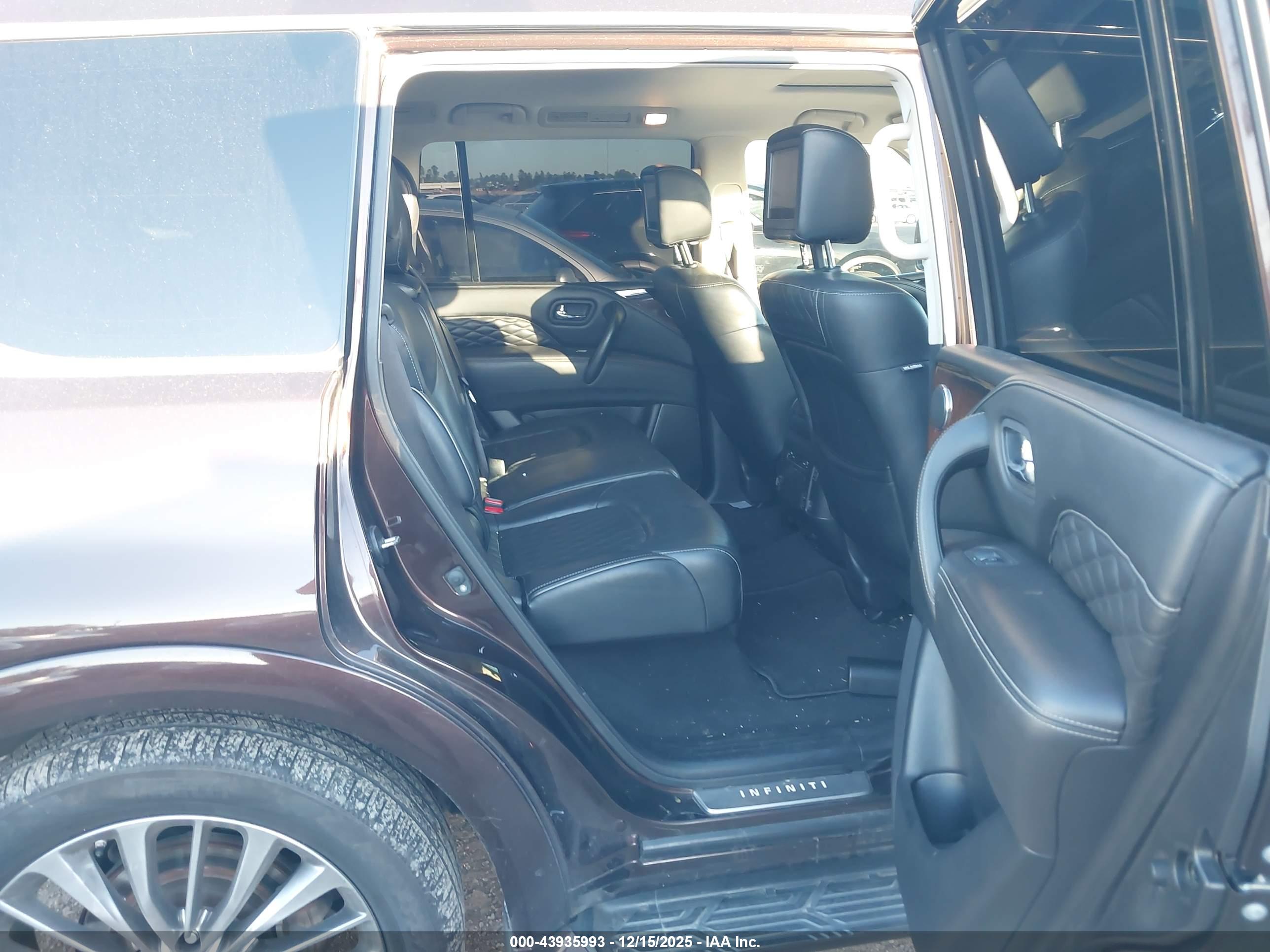INFINITI QX80 image 8