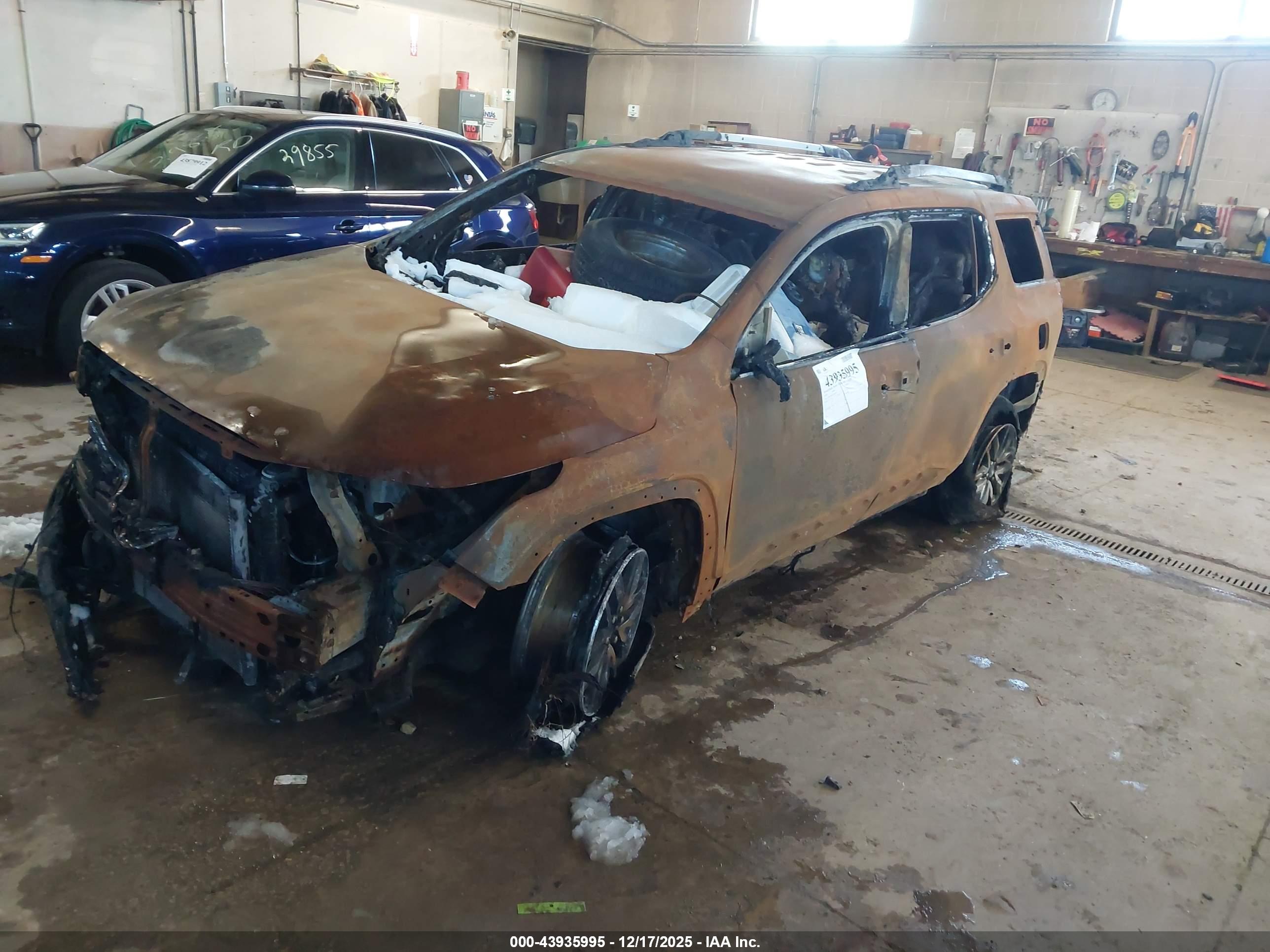 GMC ACADIA image 2