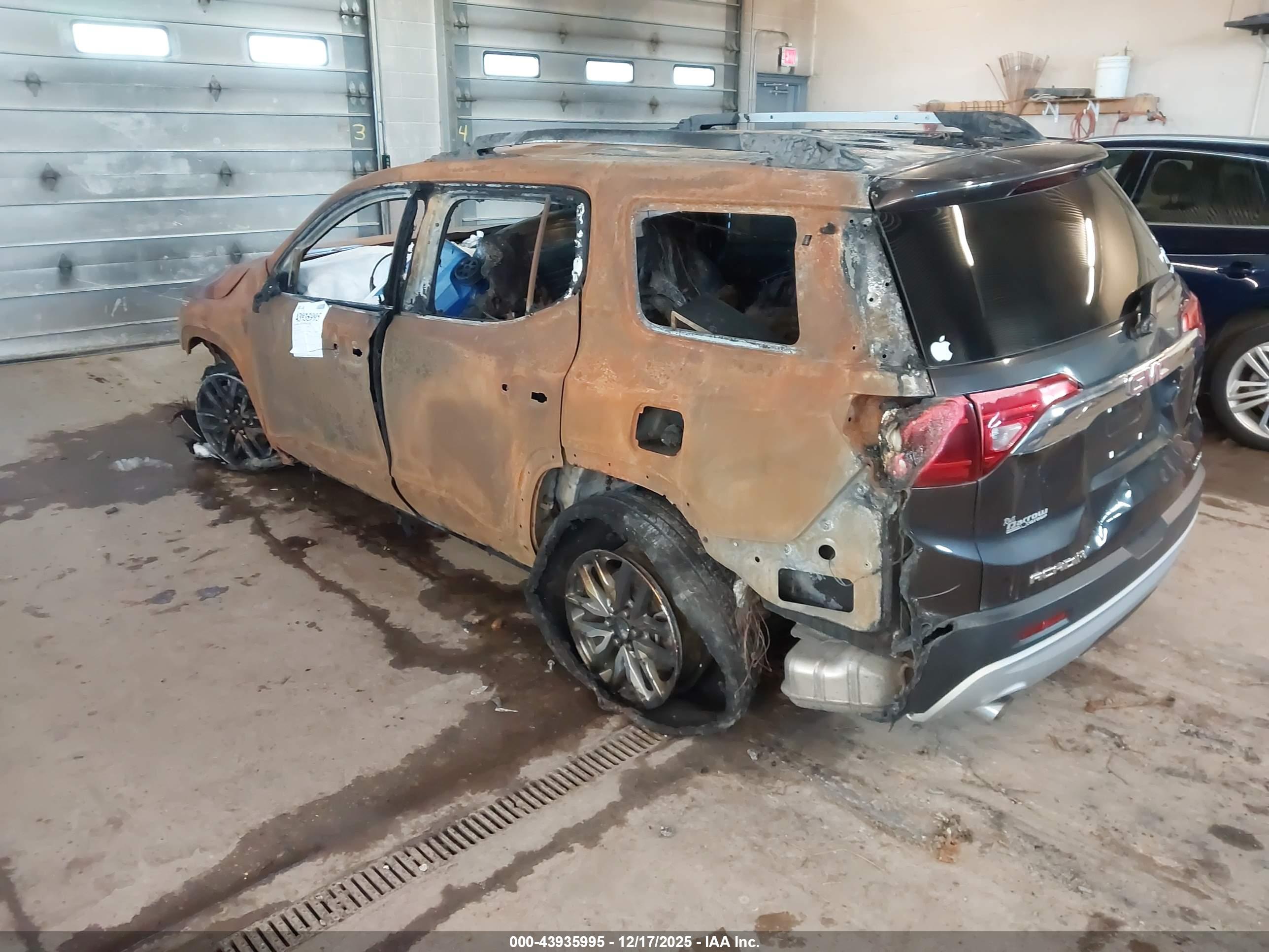 GMC ACADIA image 3