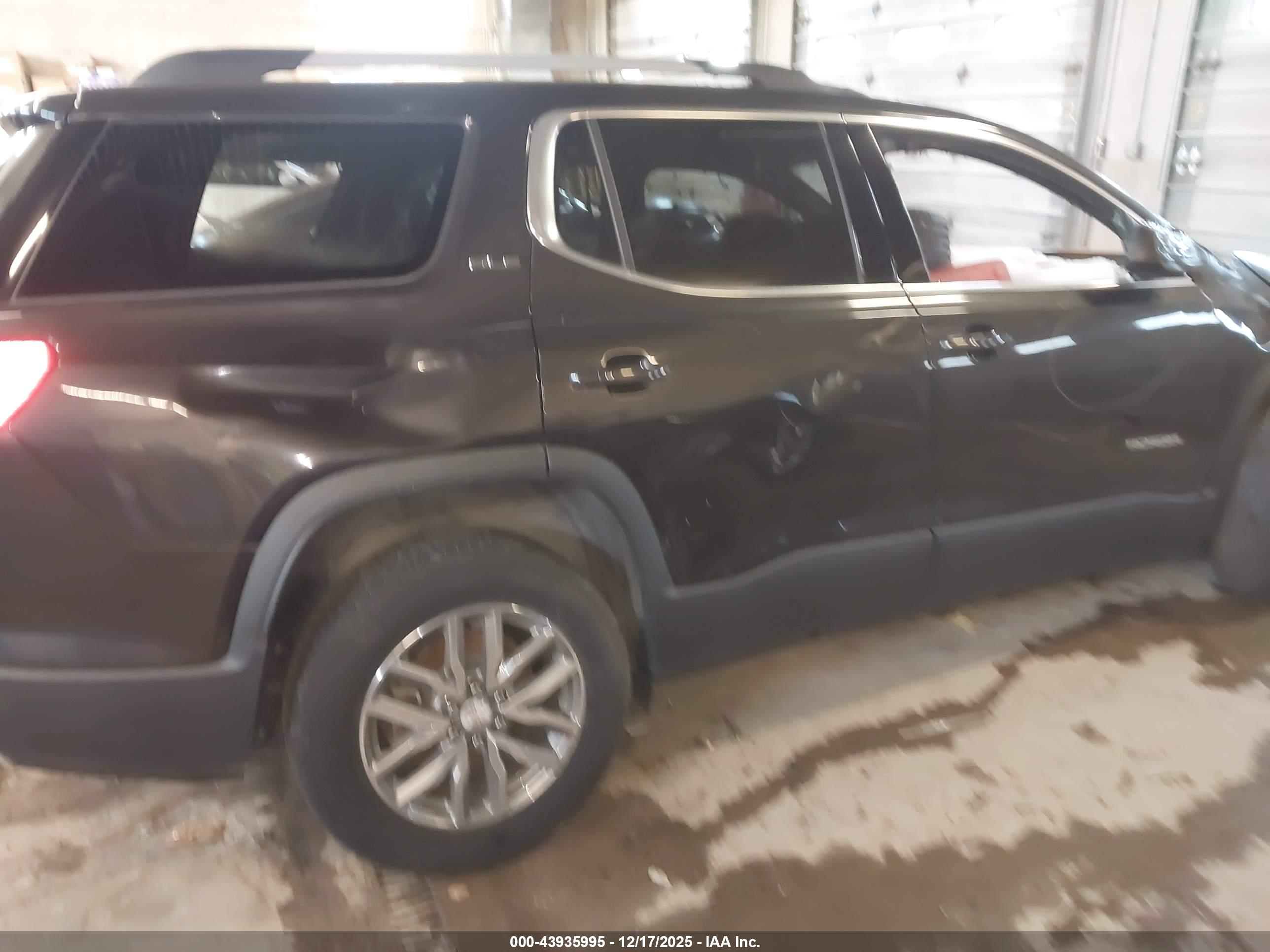 GMC ACADIA image 8