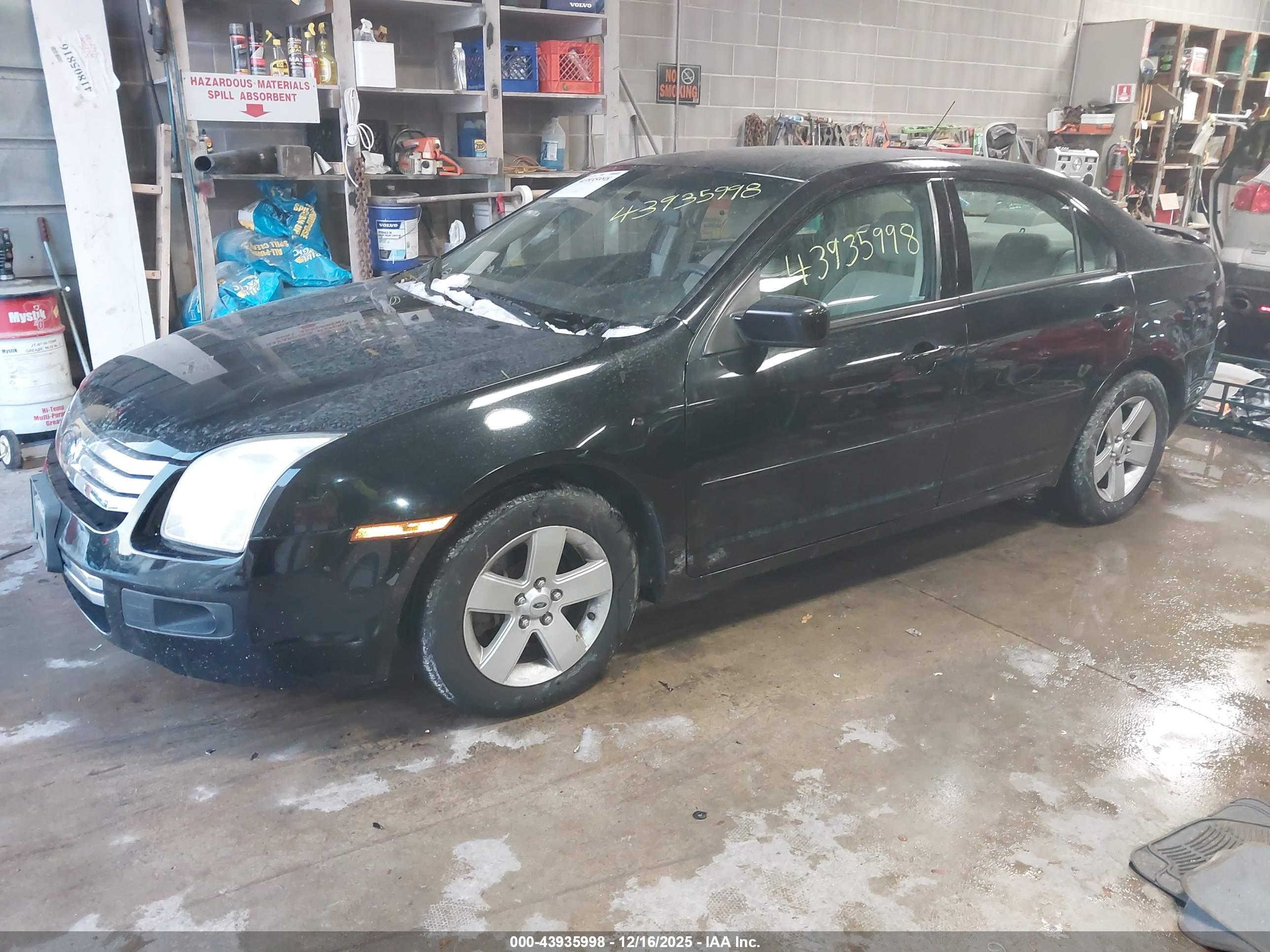 FORD FUSION image 2