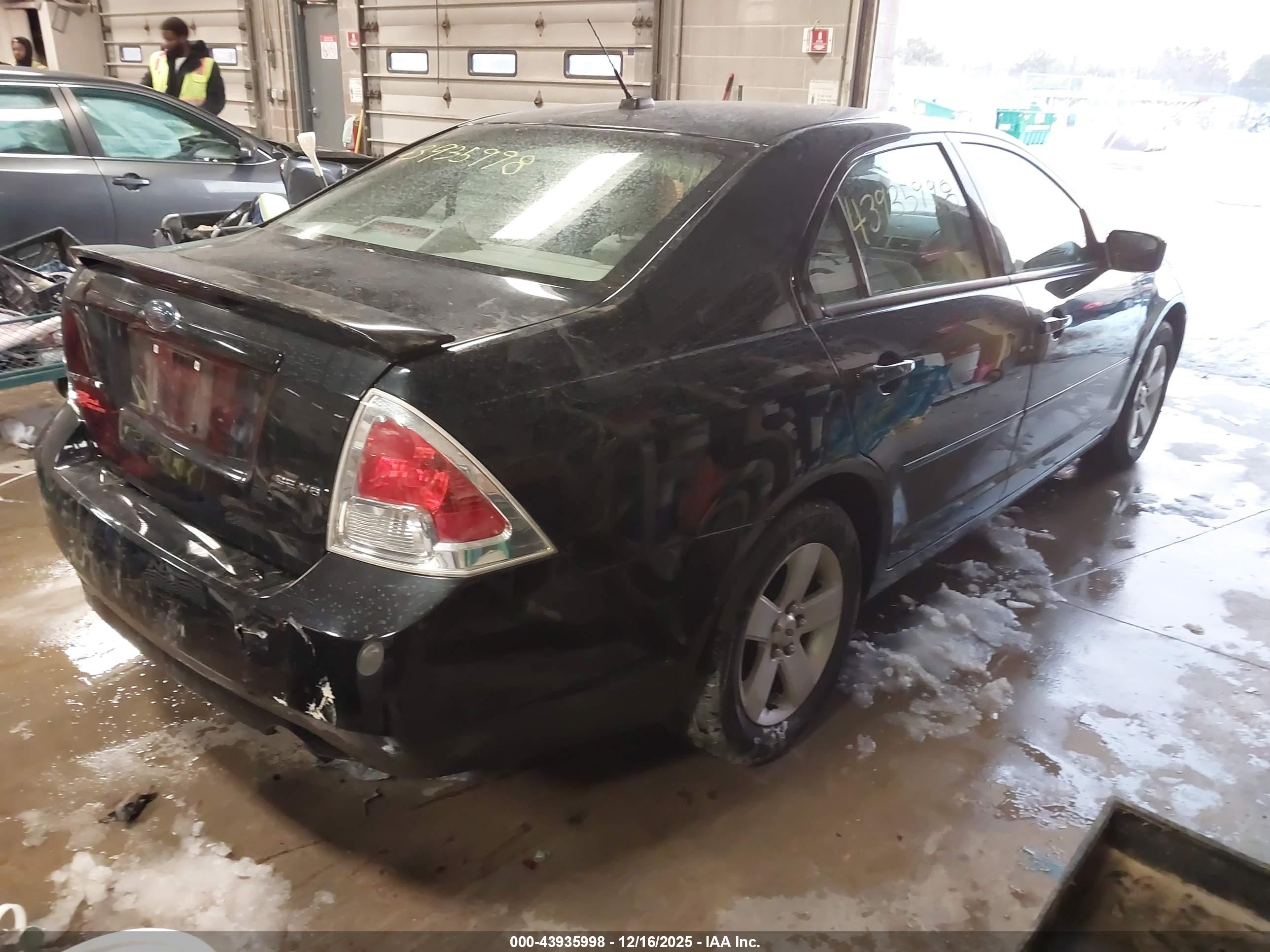 FORD FUSION image 4