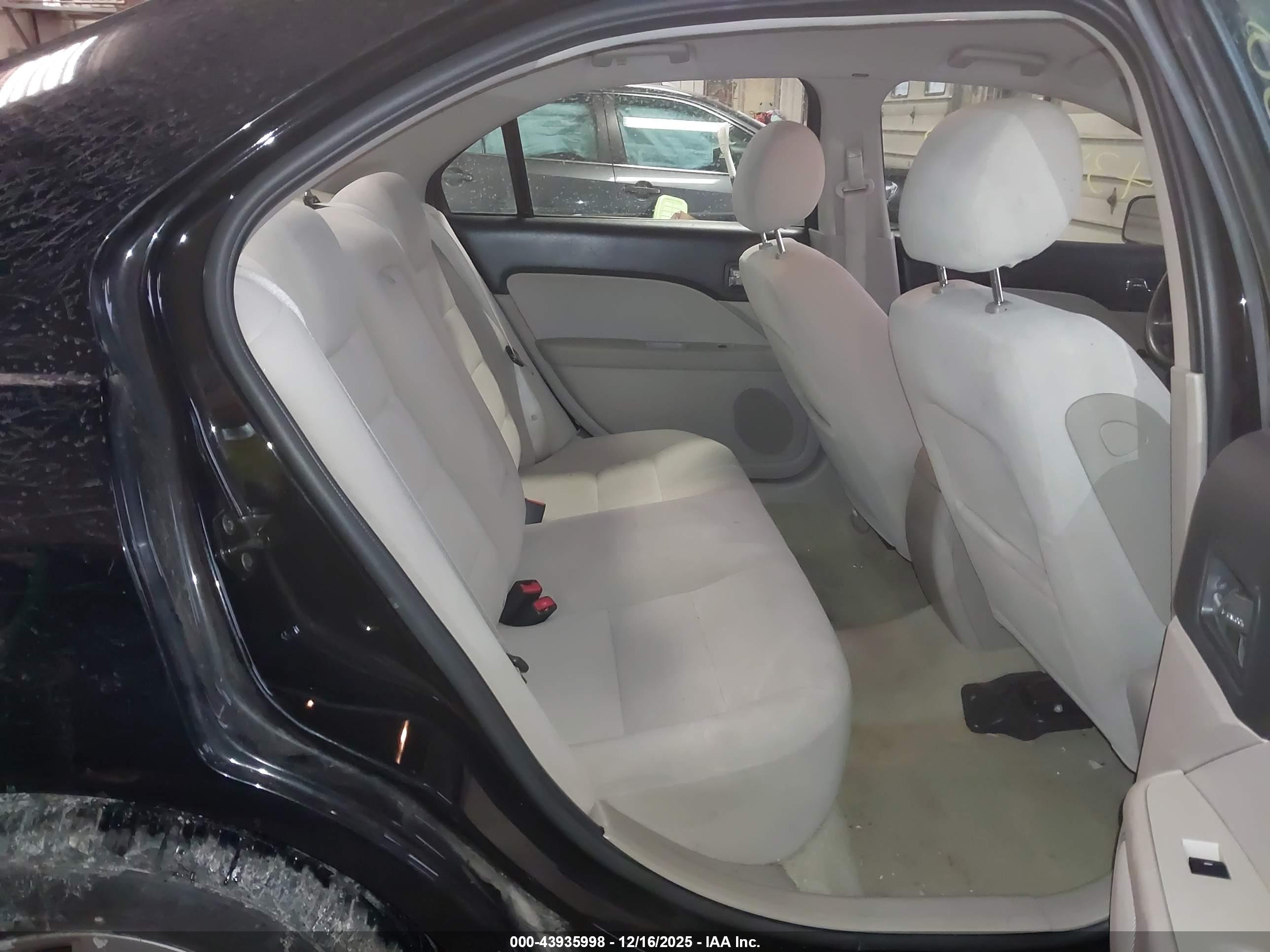 FORD FUSION image 8