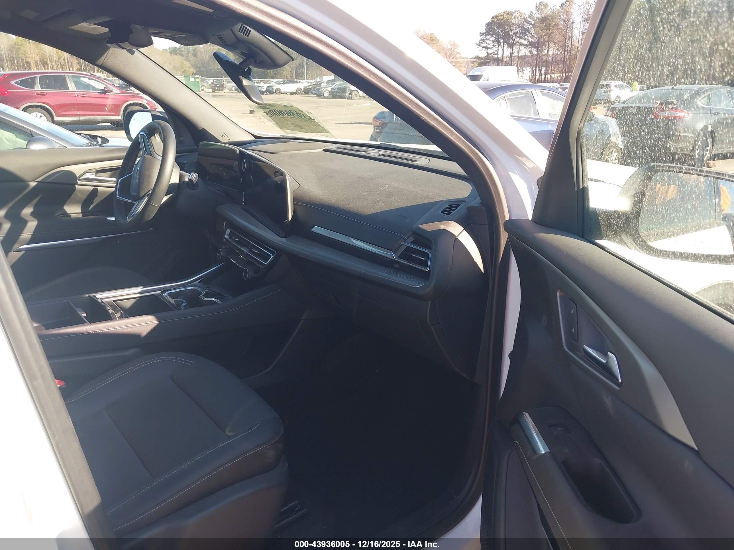 CHEVROLET TRAVERSE image 5