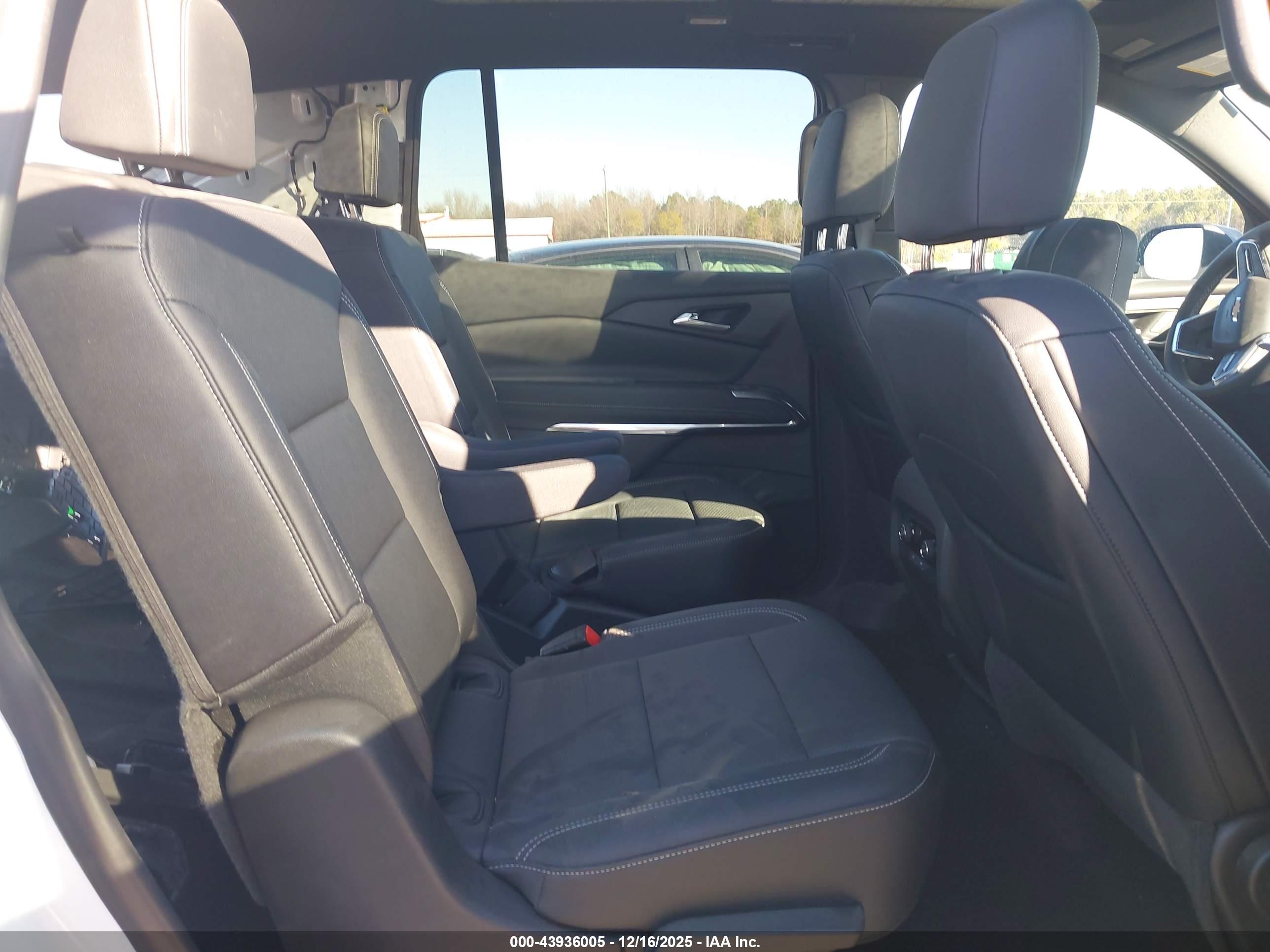 CHEVROLET TRAVERSE image 8