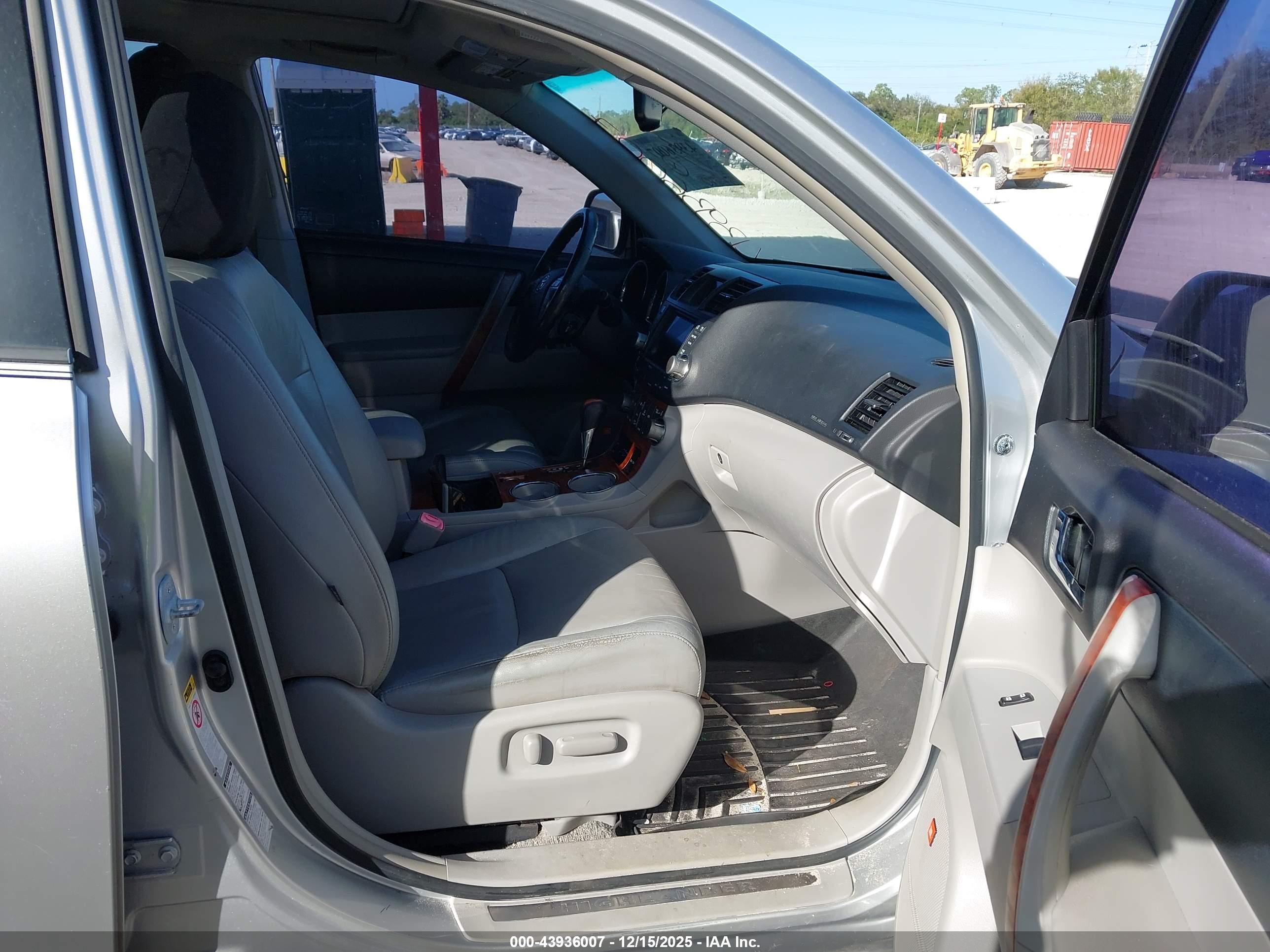 TOYOTA HIGHLANDER image 5