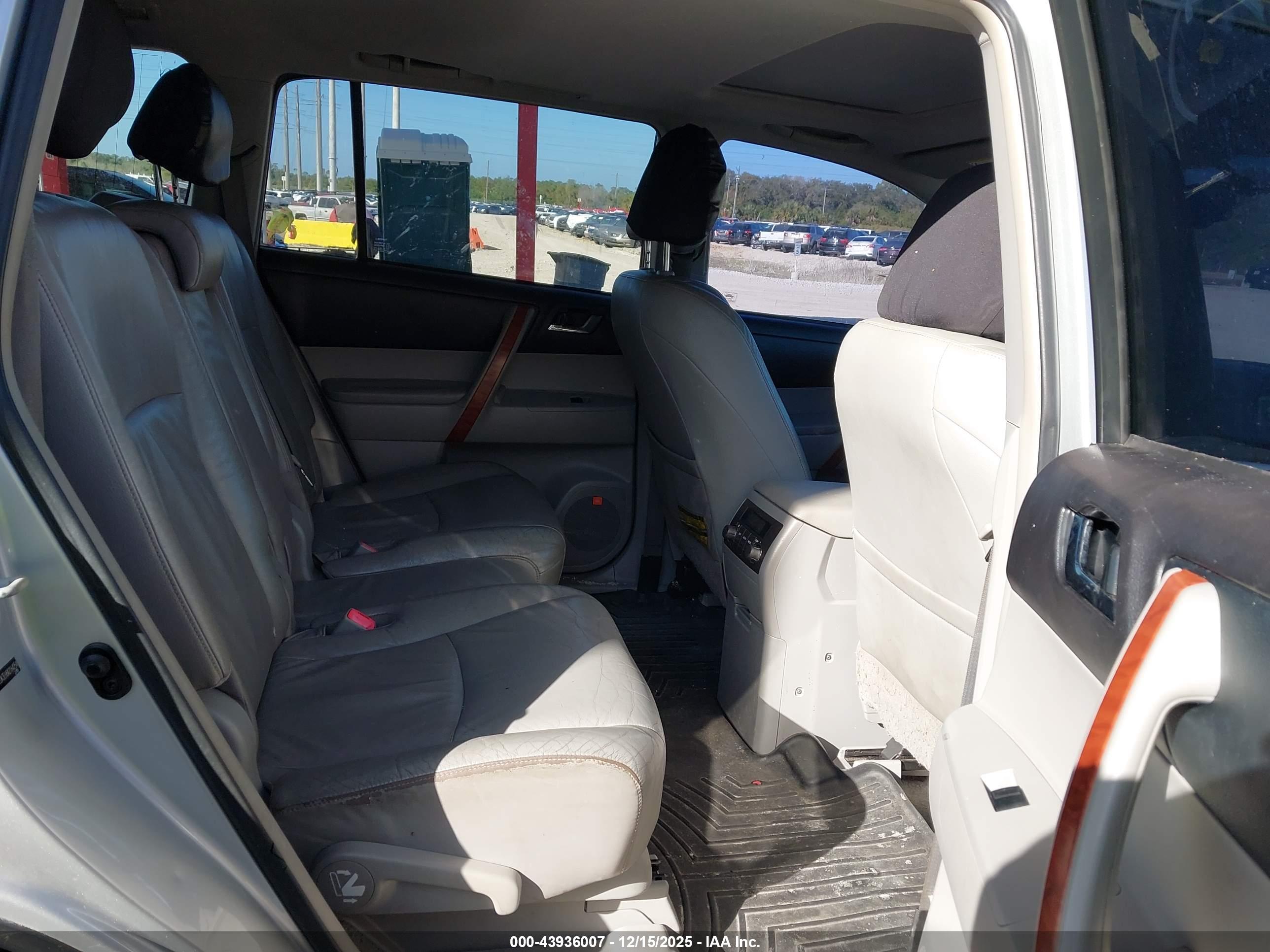 TOYOTA HIGHLANDER image 8