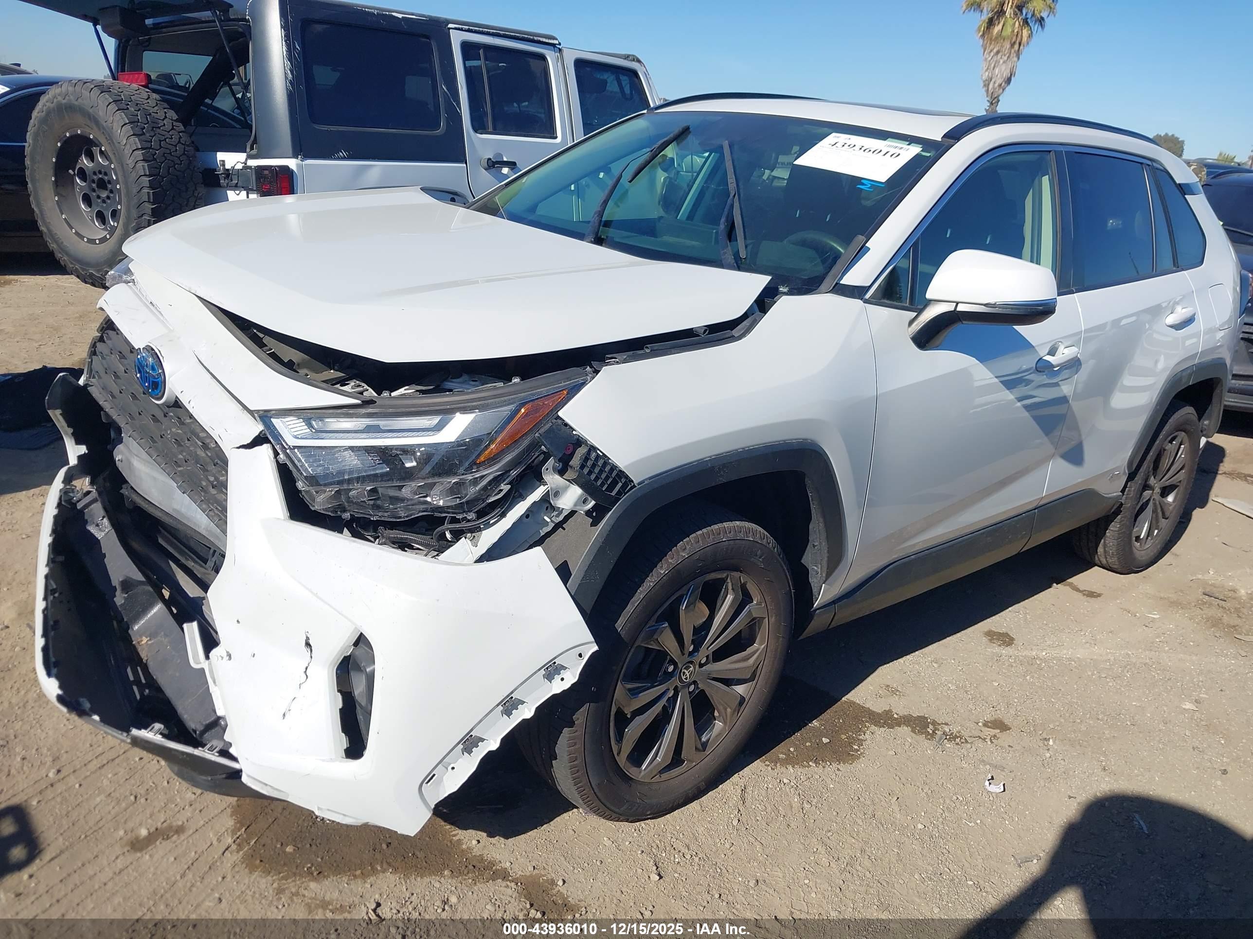TOYOTA RAV4 image 2