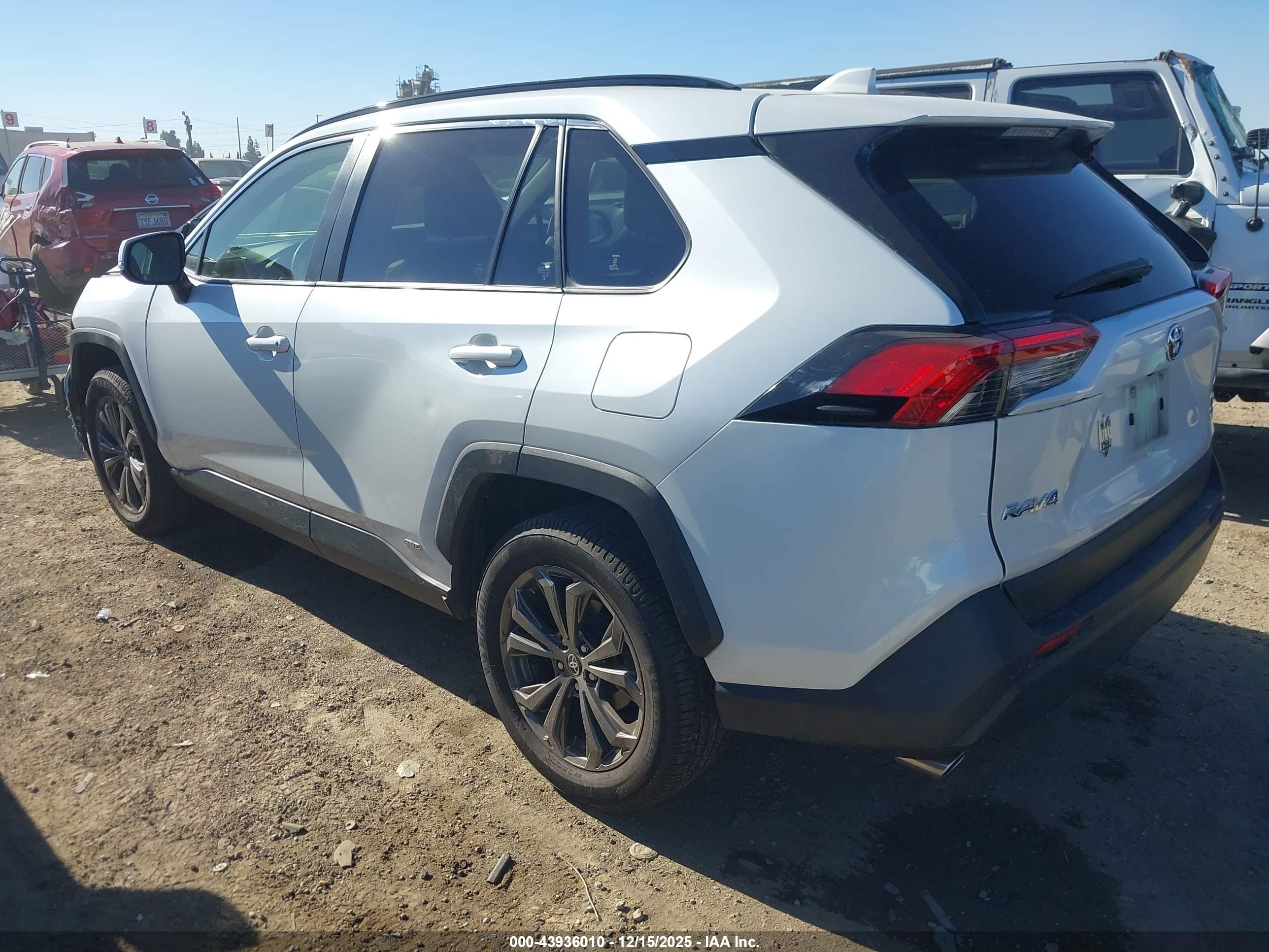 TOYOTA RAV4 image 3
