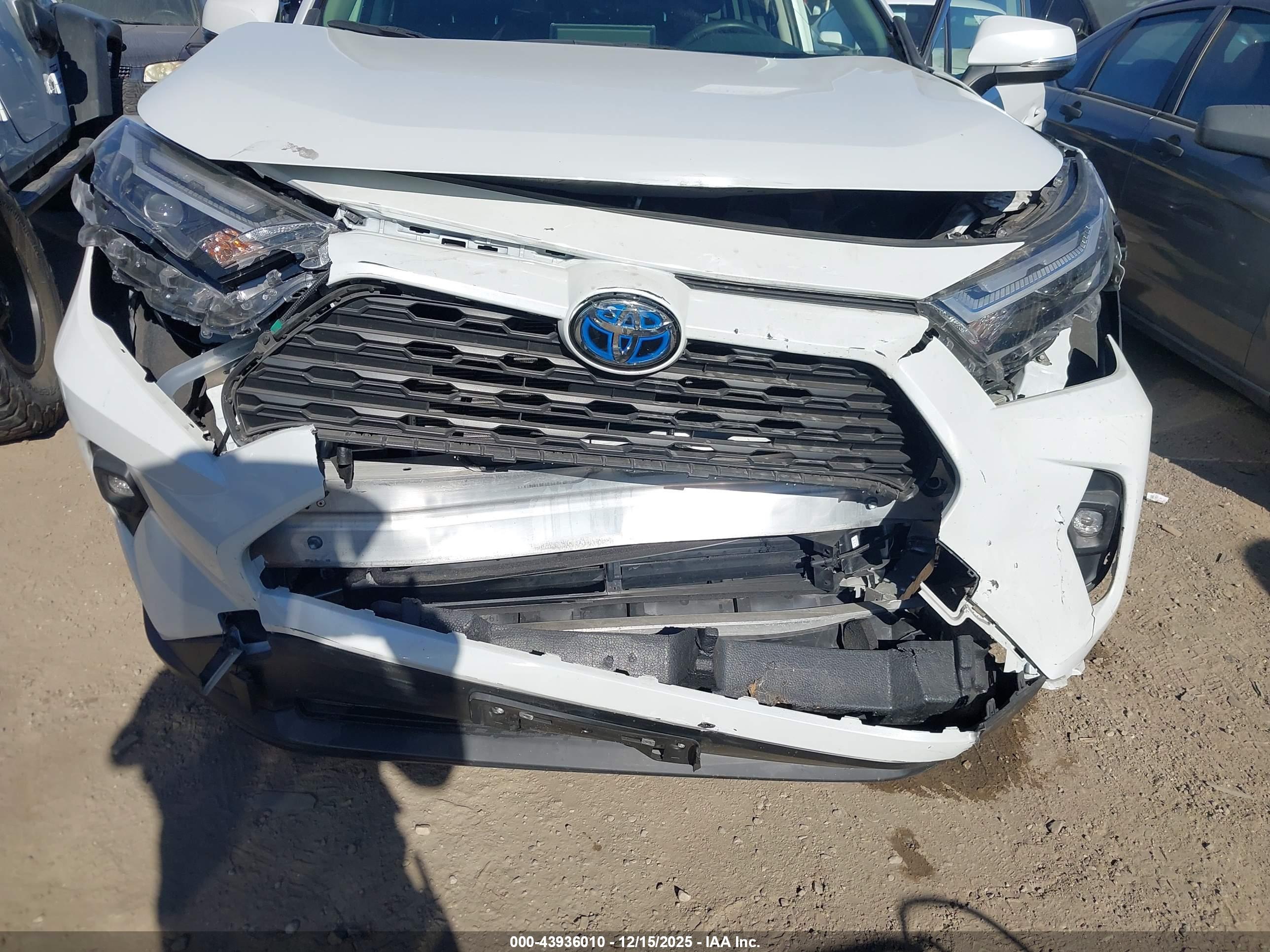 TOYOTA RAV4 image 6