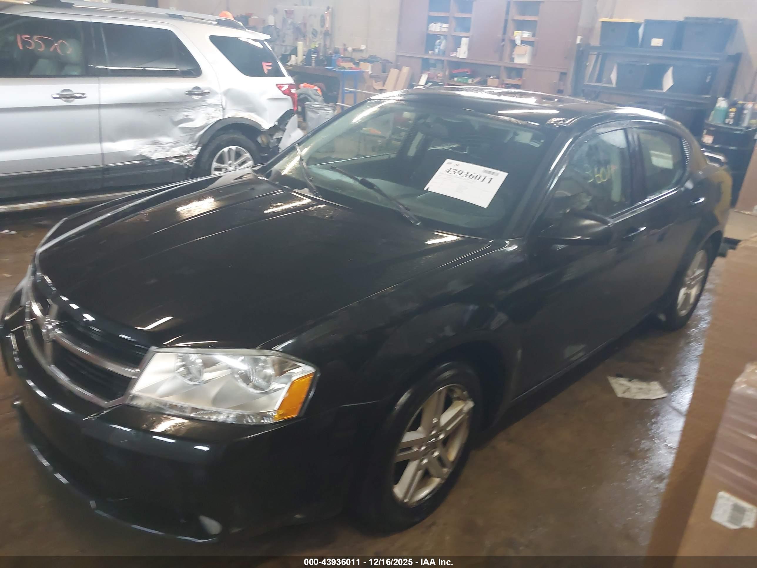 DODGE AVENGER image 2
