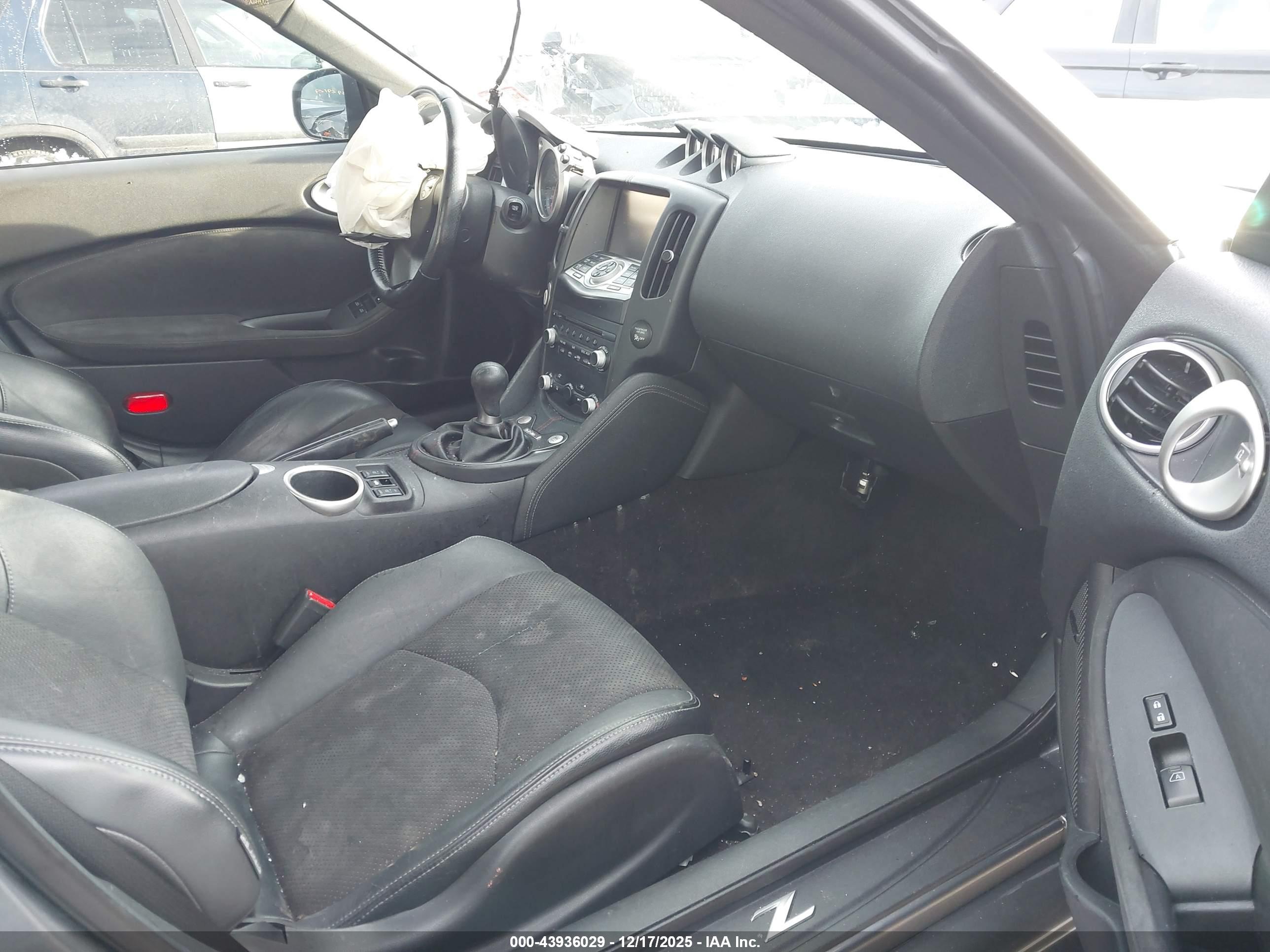 NISSAN 370Z image 5