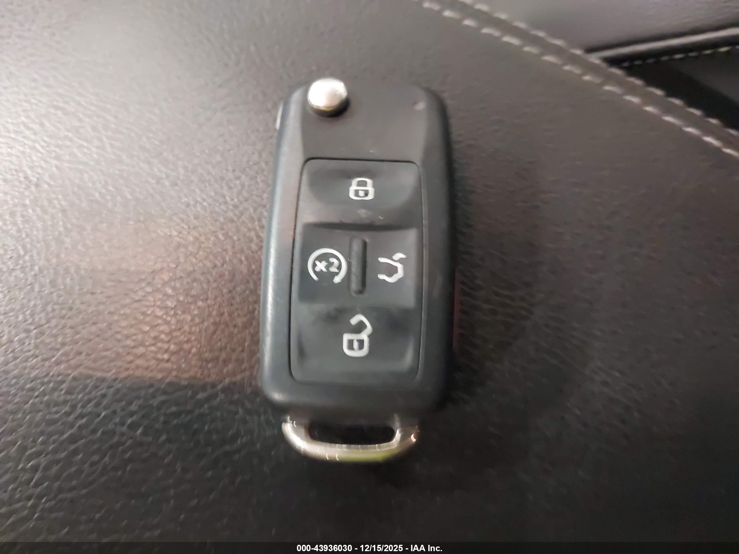 VOLKSWAGEN PASSAT image 11