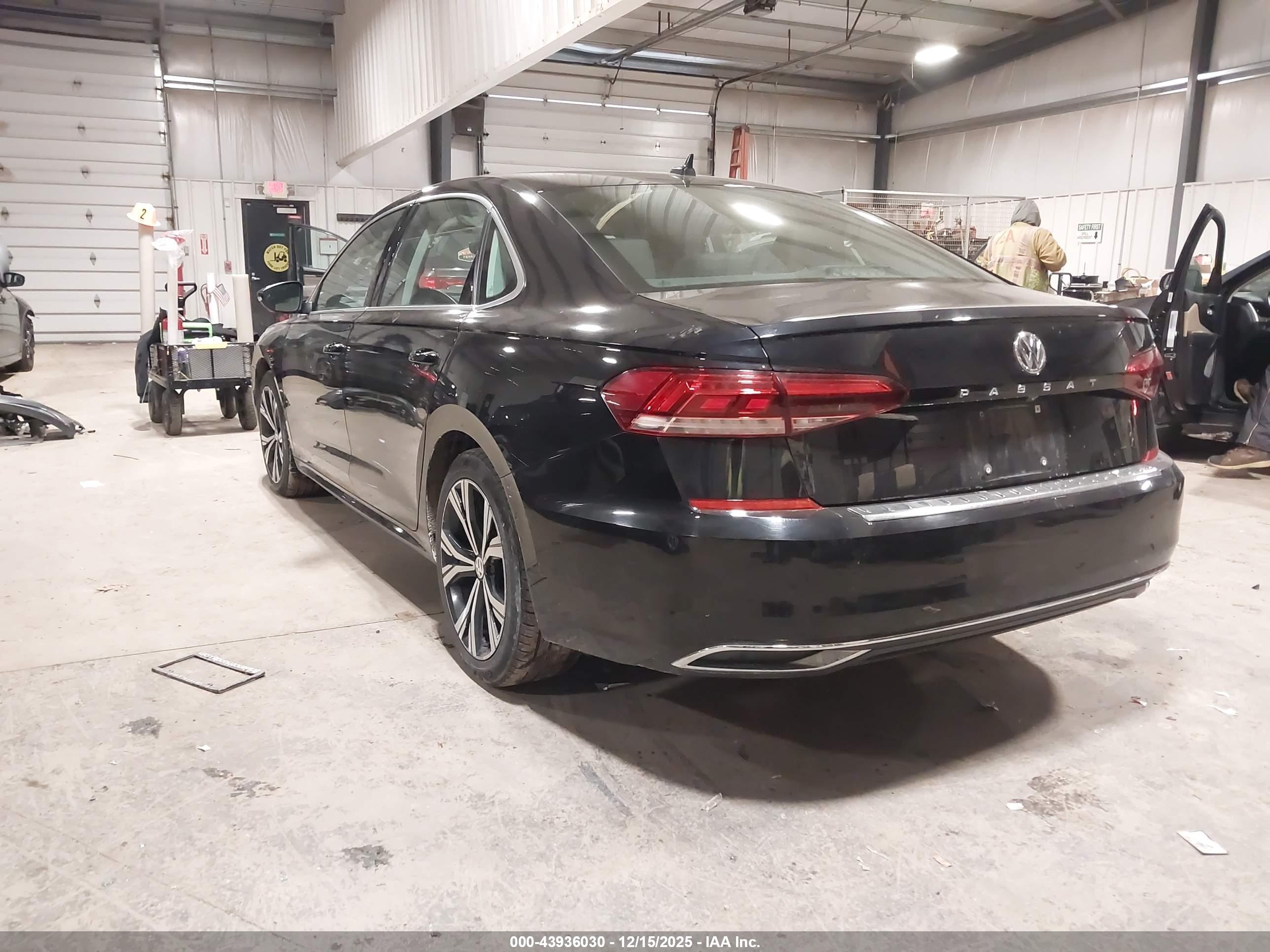 VOLKSWAGEN PASSAT image 3