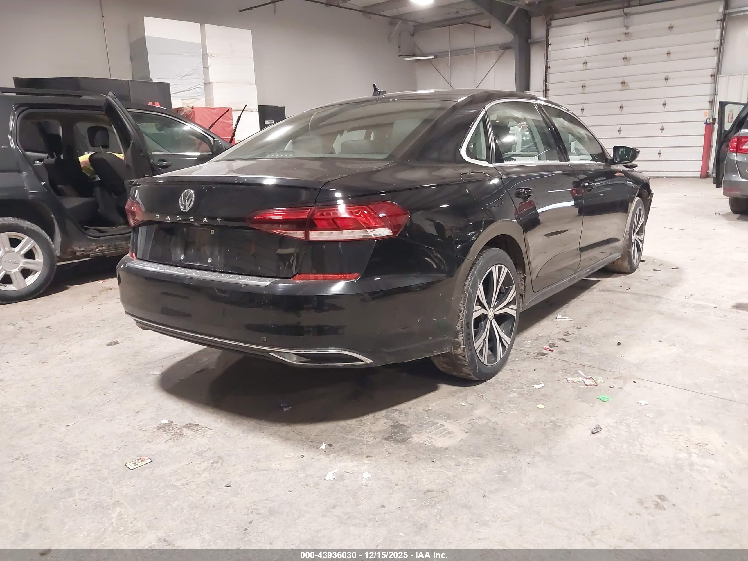VOLKSWAGEN PASSAT image 4