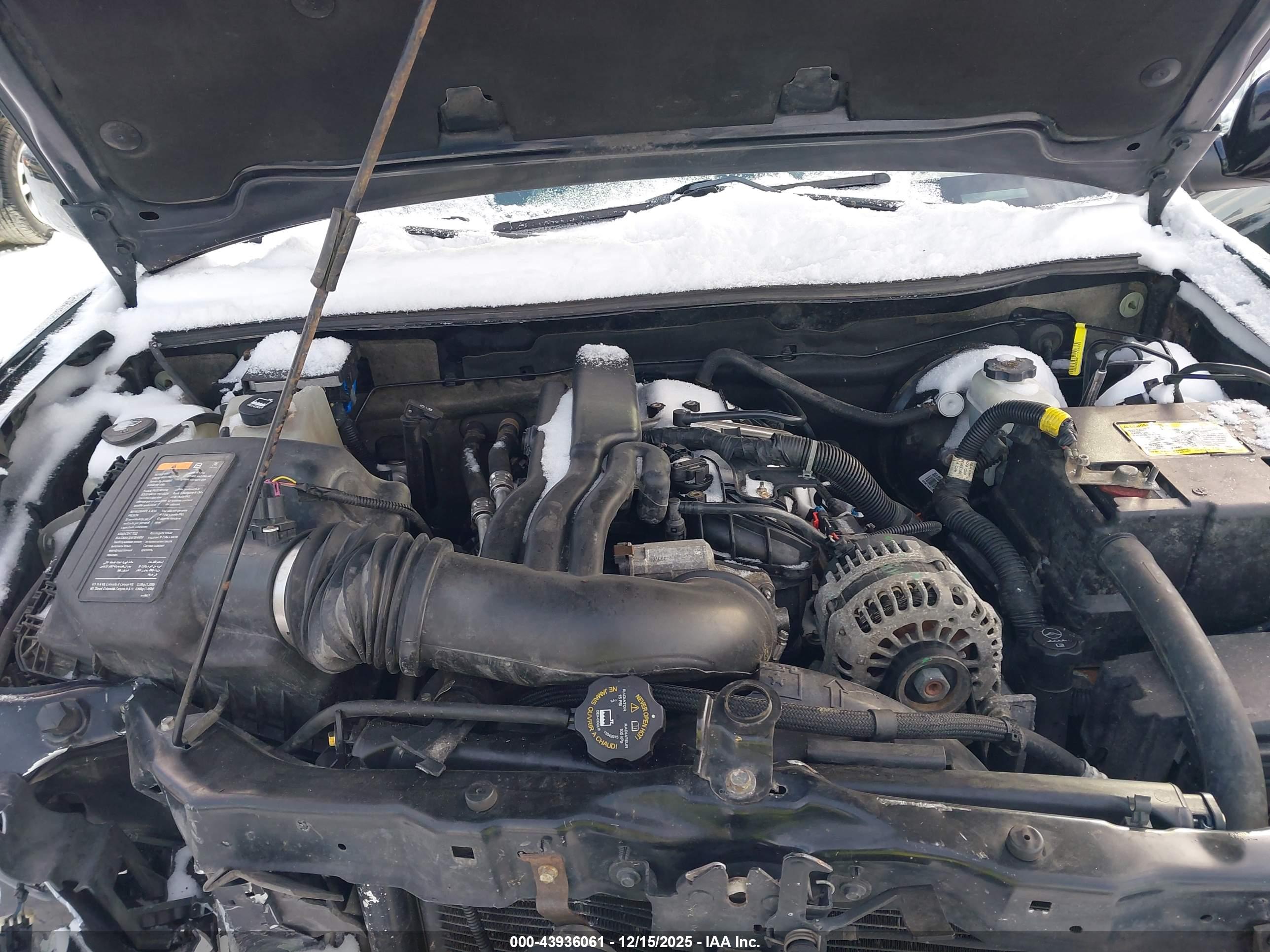 CHEVROLET COLORADO image 10