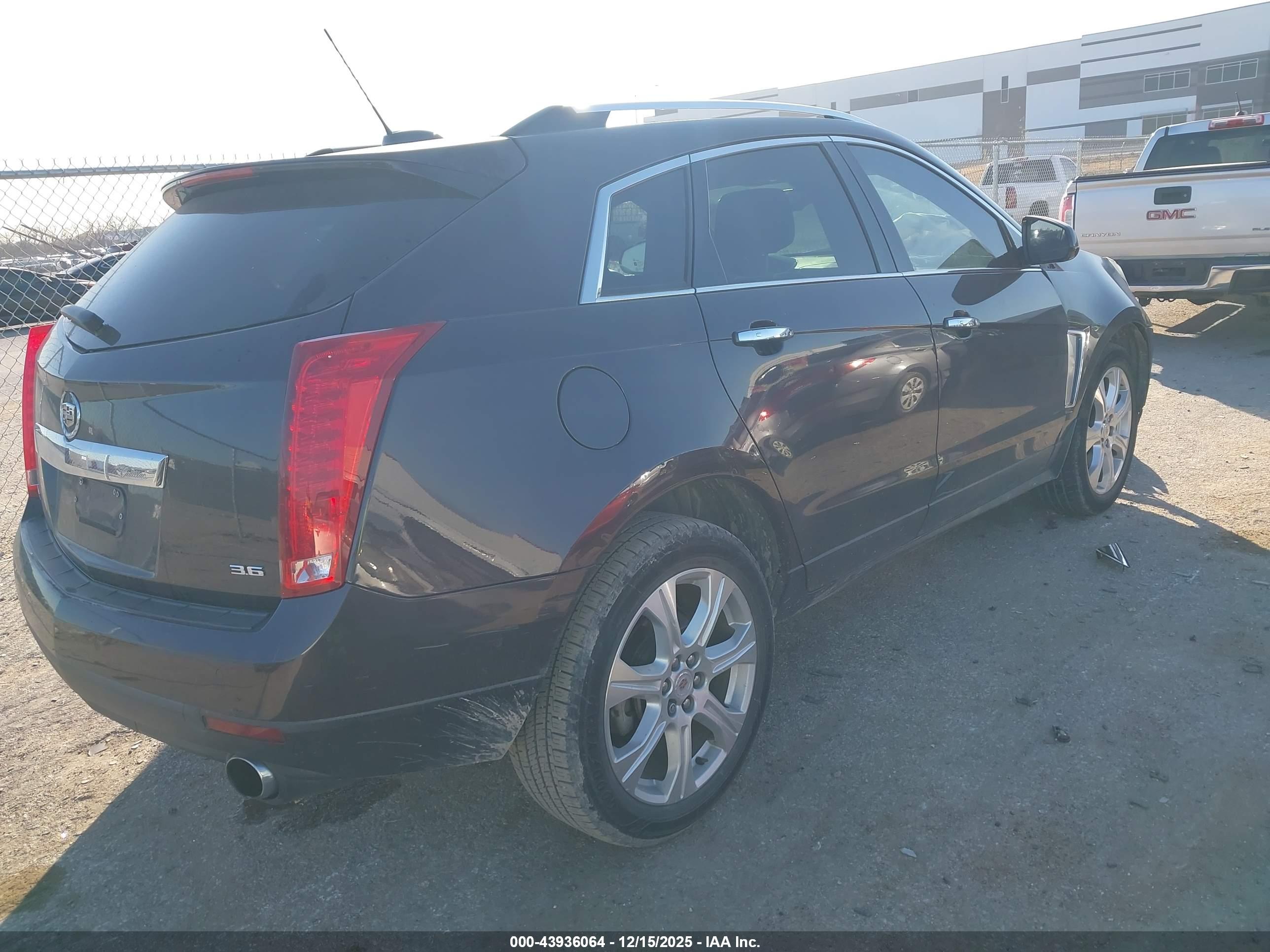 CADILLAC SRX image 4