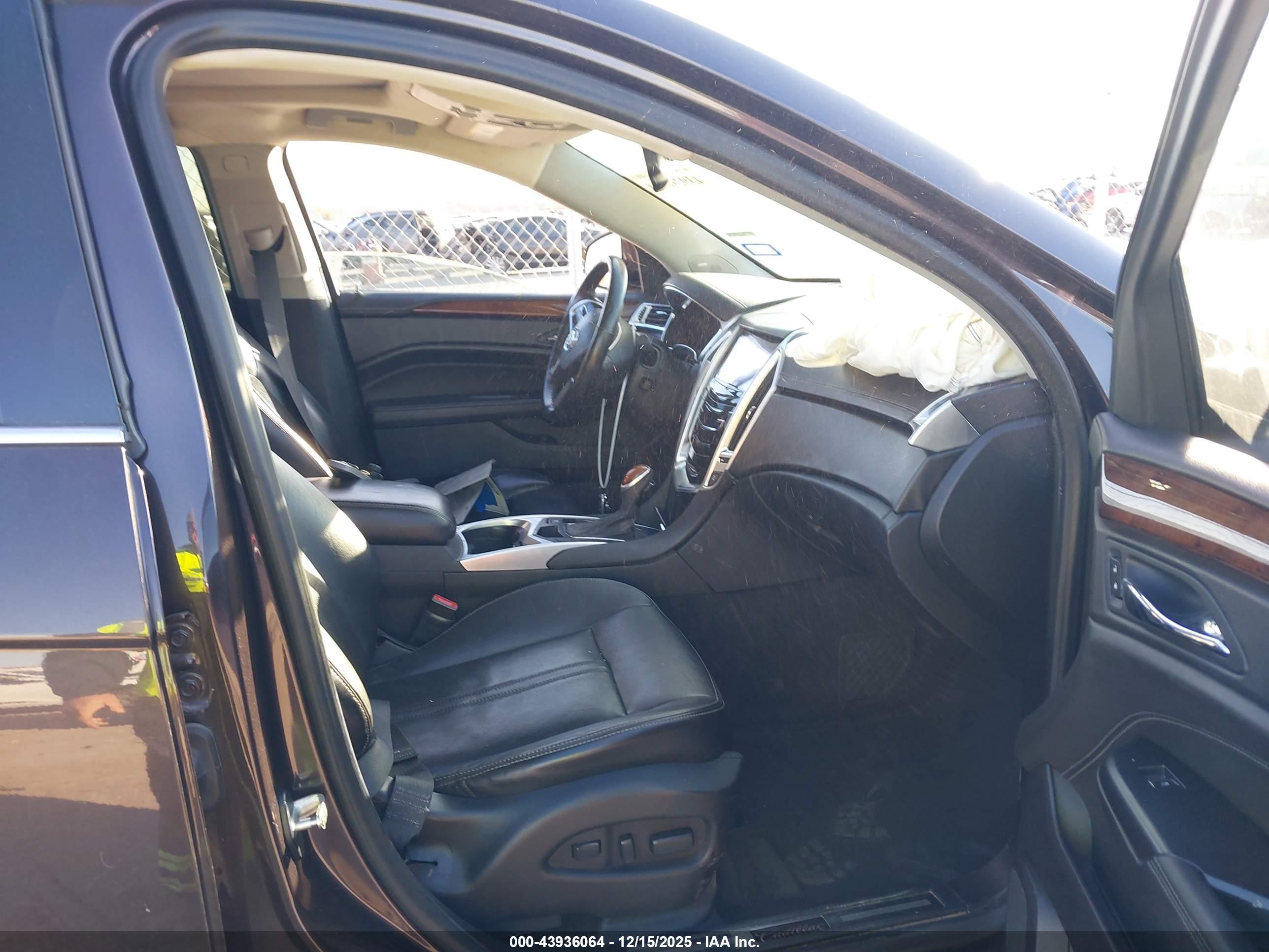 CADILLAC SRX image 5