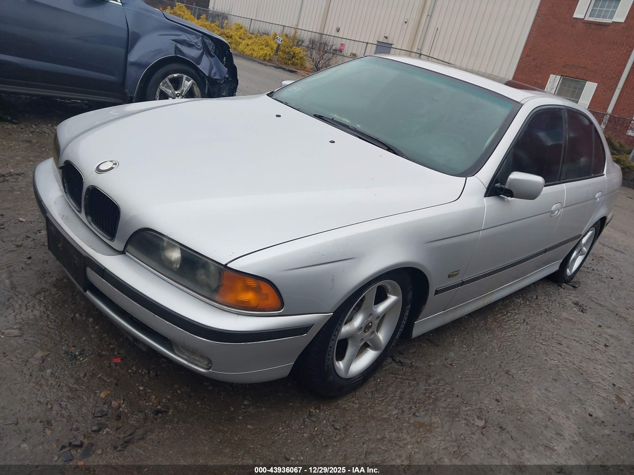 BMW 528I image 2