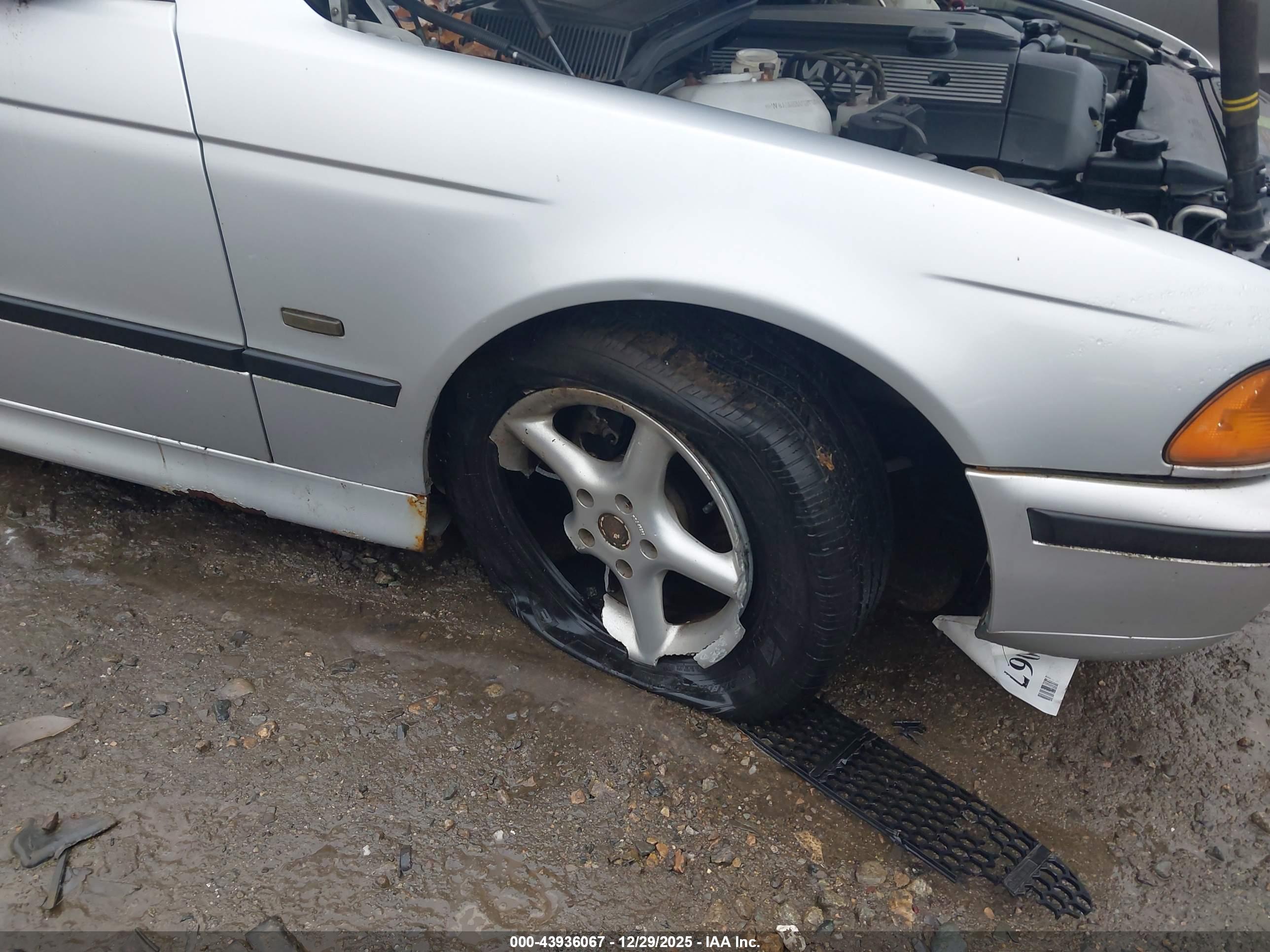 BMW 528I image 6