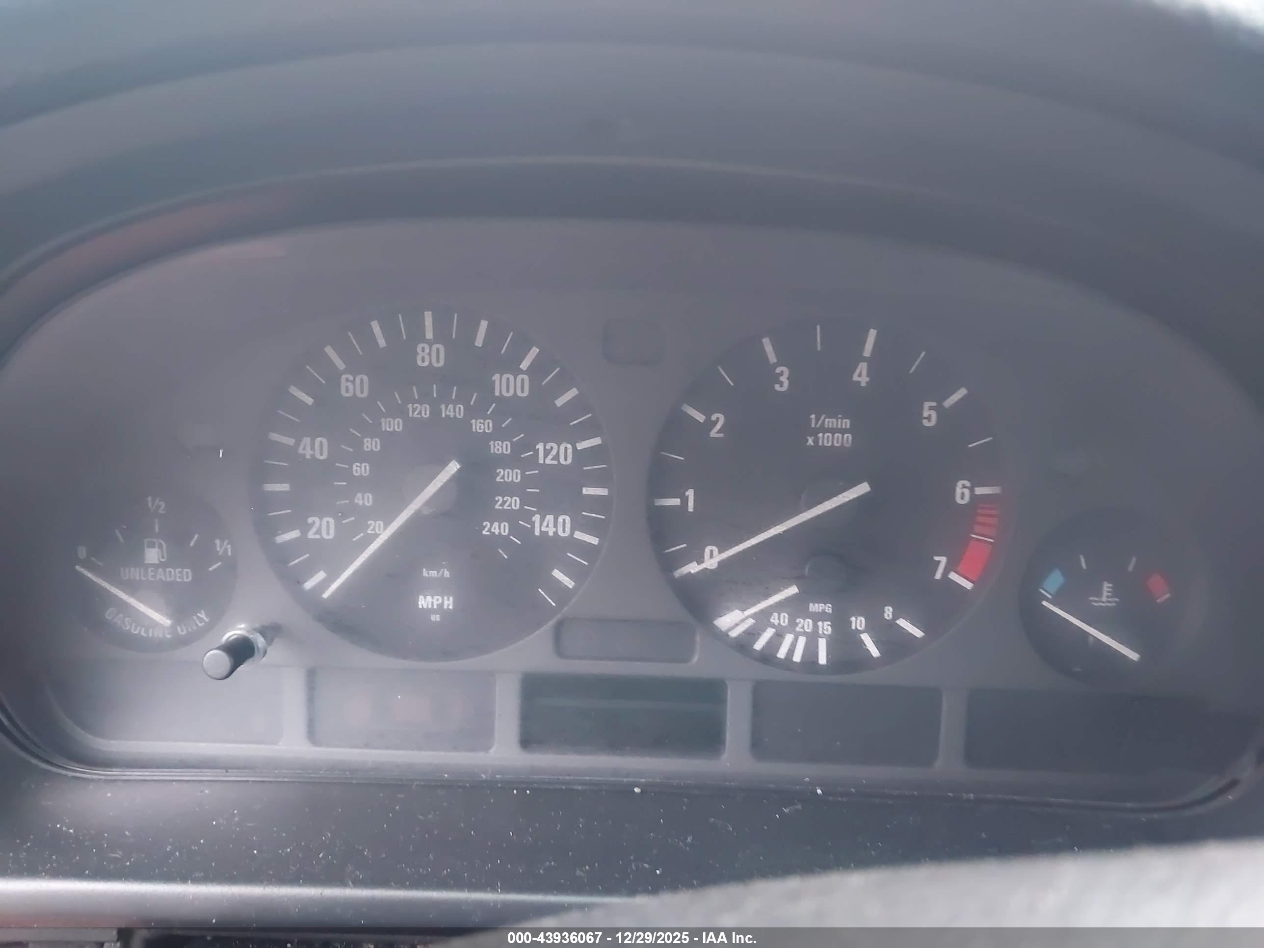 BMW 528I image 7