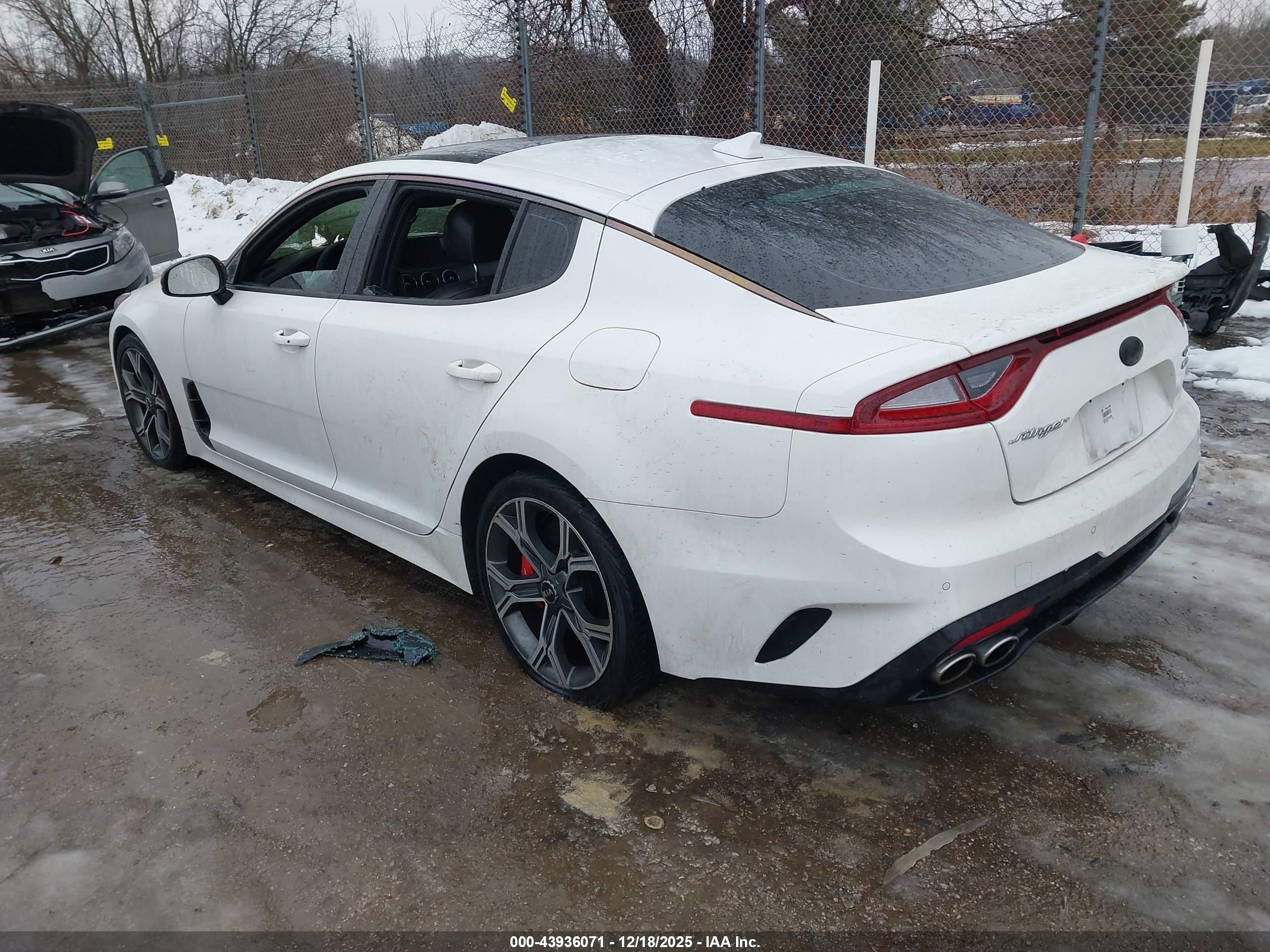 KIA STINGER image 3