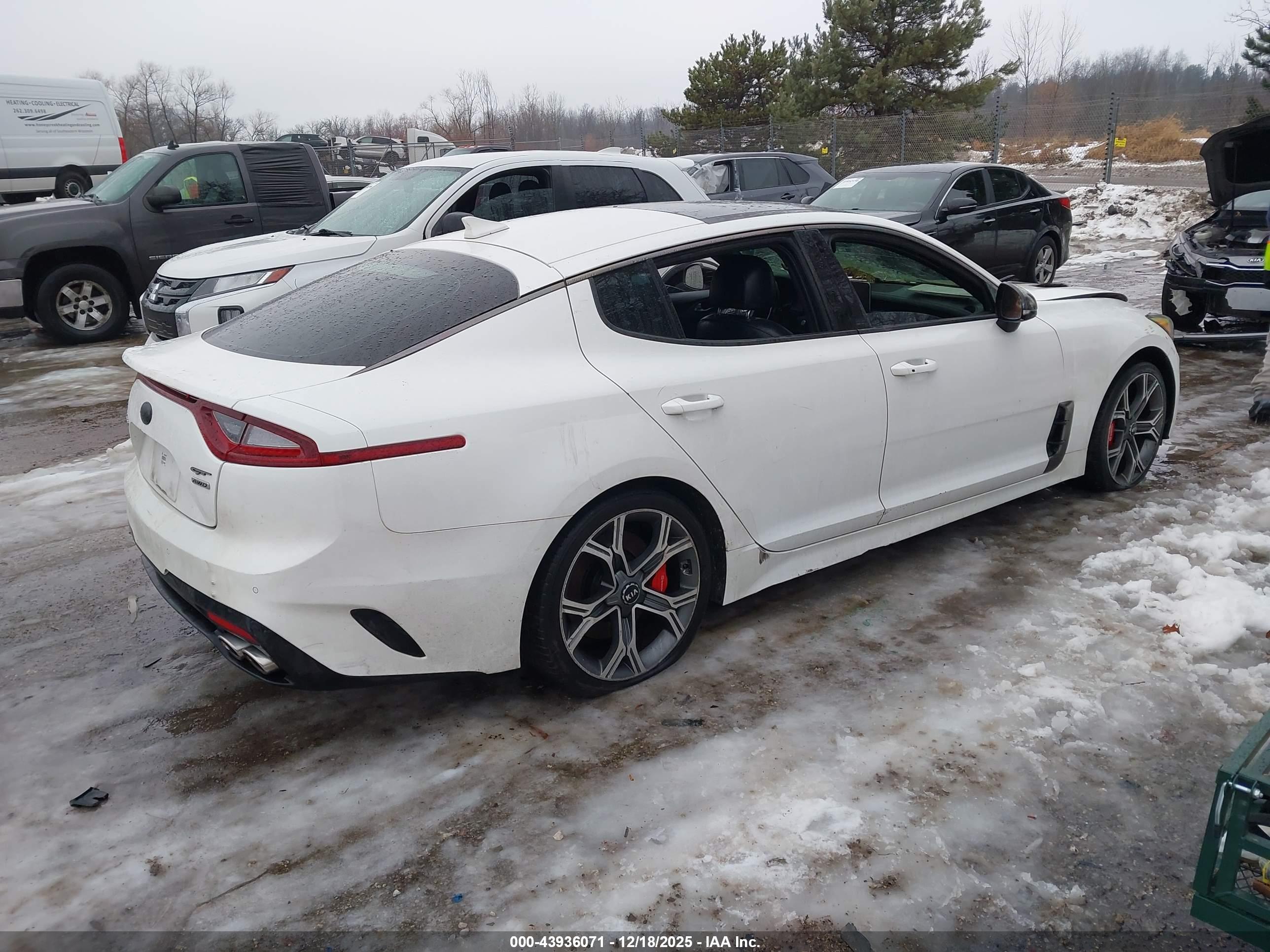 KIA STINGER image 4